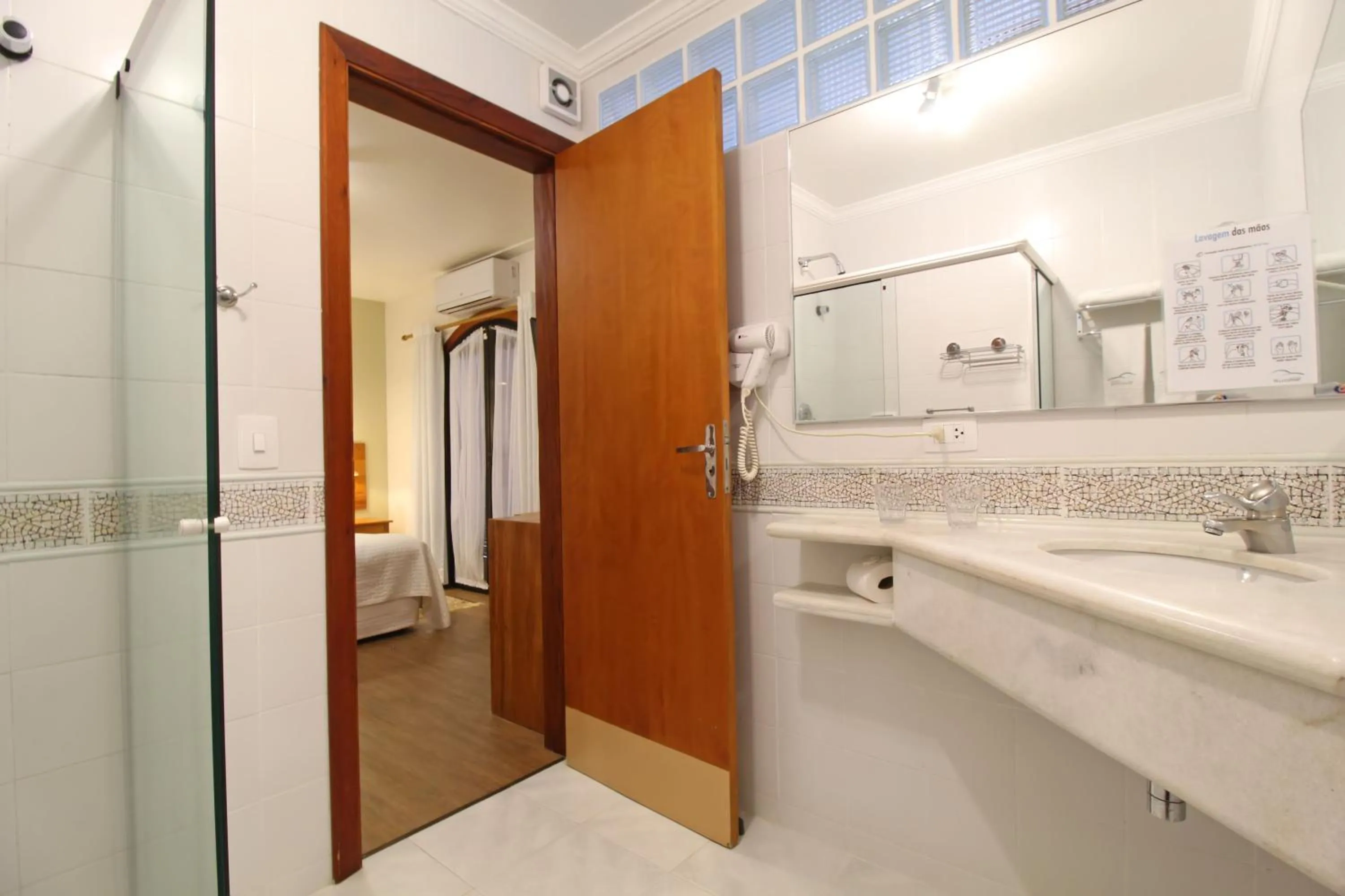 Shower in Pousada Villa Capivary Campos do Jordão