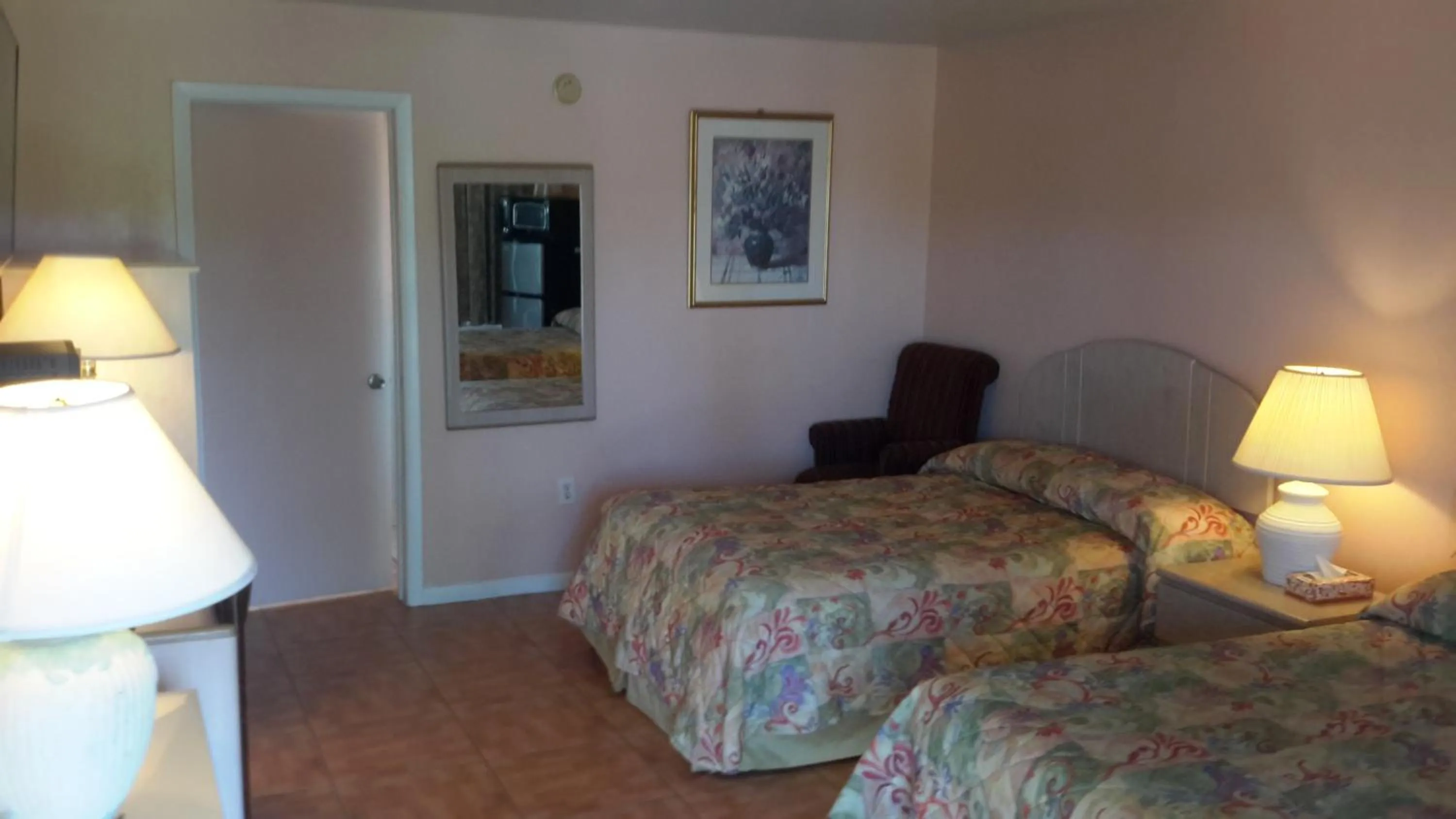Photo of the whole room, Bed in Conty's Motel