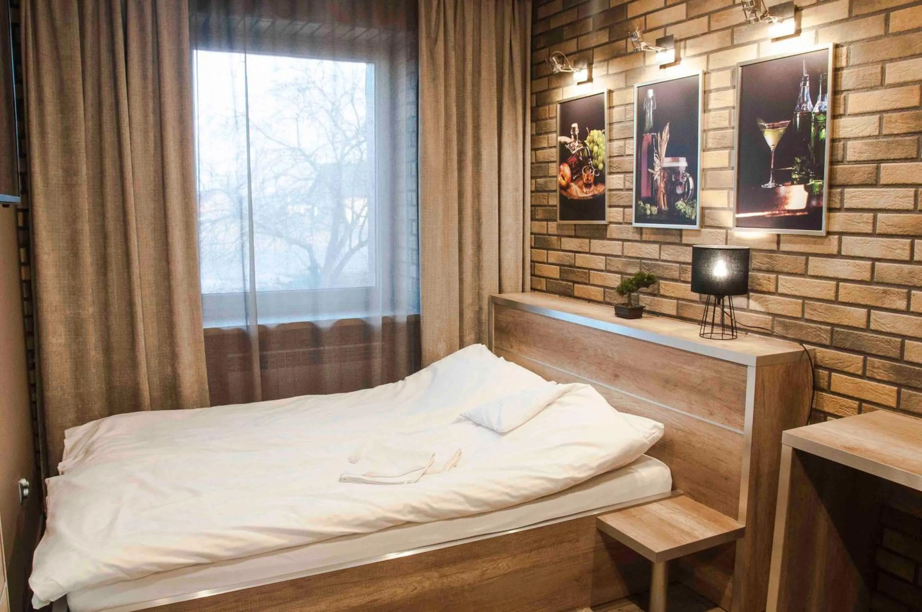 Bed in Motel Podmiejski