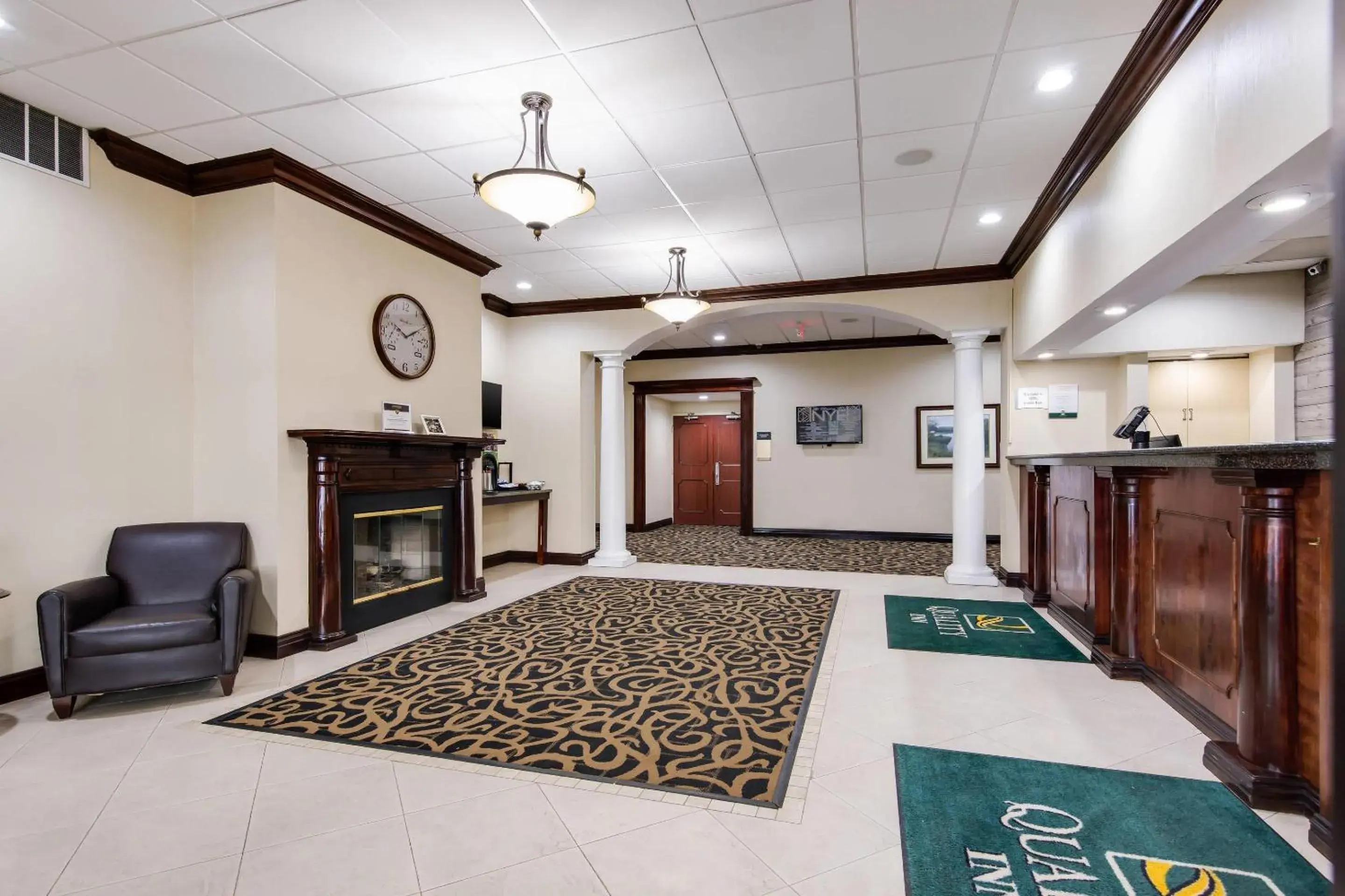 Lobby or reception, Bed in Quality Inn Oneonta Cooperstown Area Lobby or reception, Bed in Quality Inn Oneonta Cooperstown Area