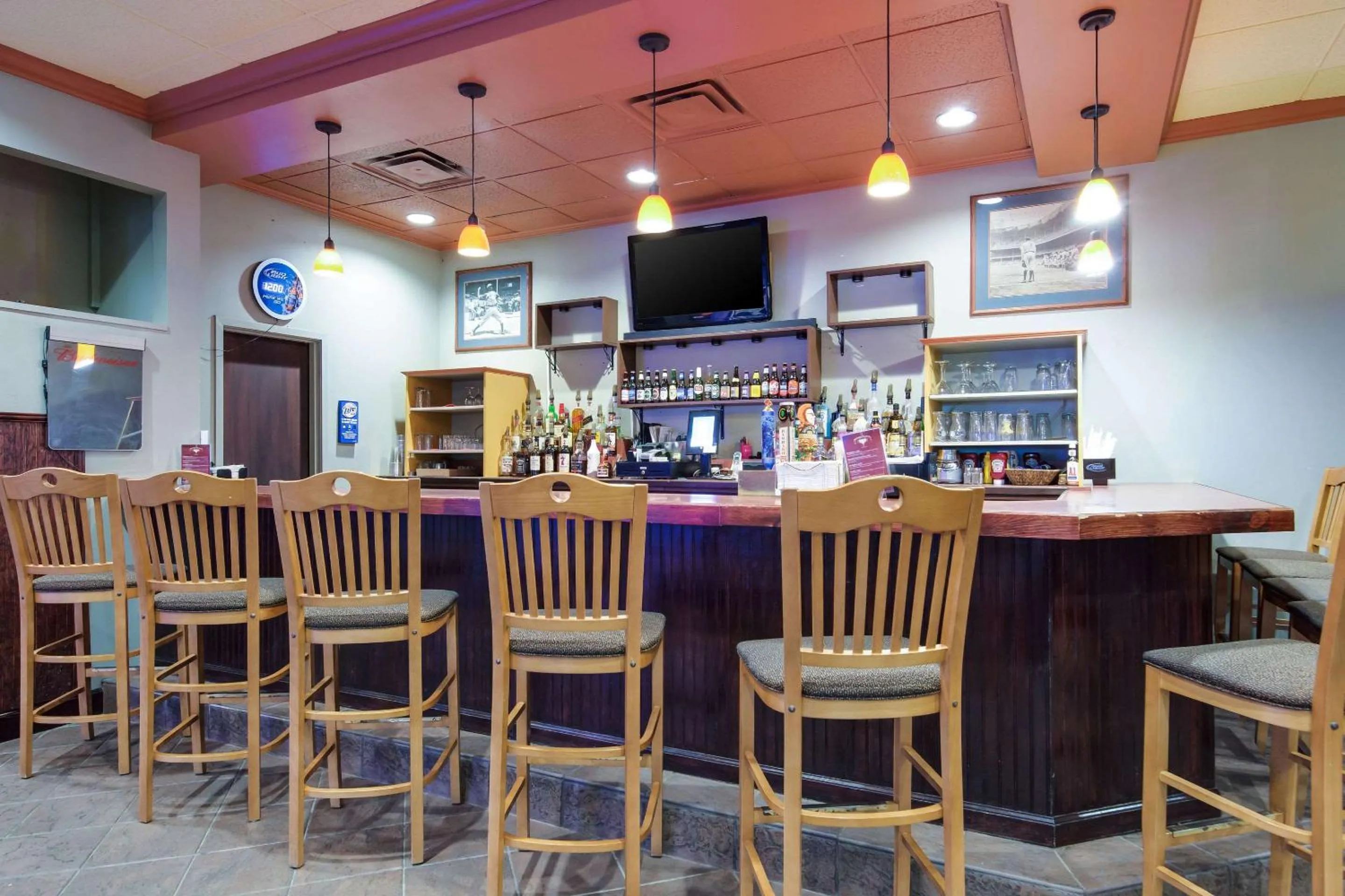 Restaurant/places to eat in Quality Inn Oneonta Cooperstown Area