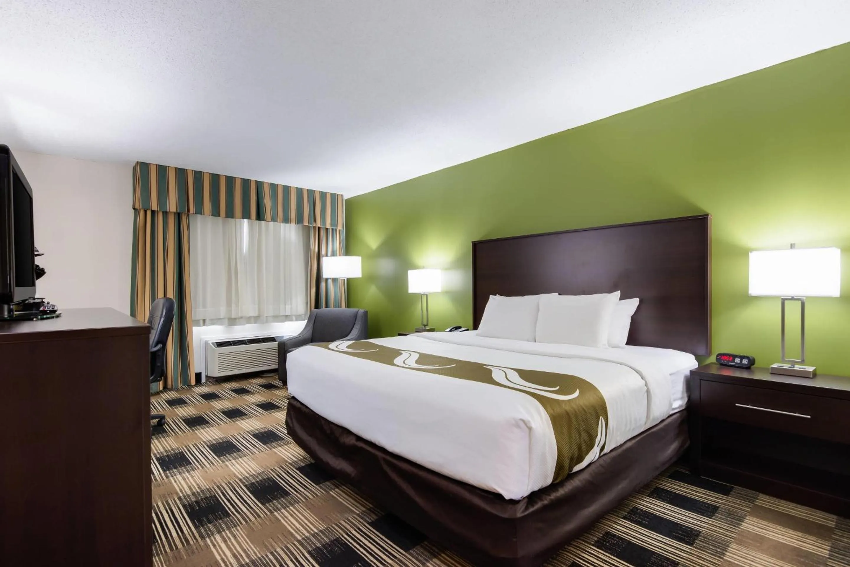 Bedroom, Bed in Quality Inn Oneonta Cooperstown Area