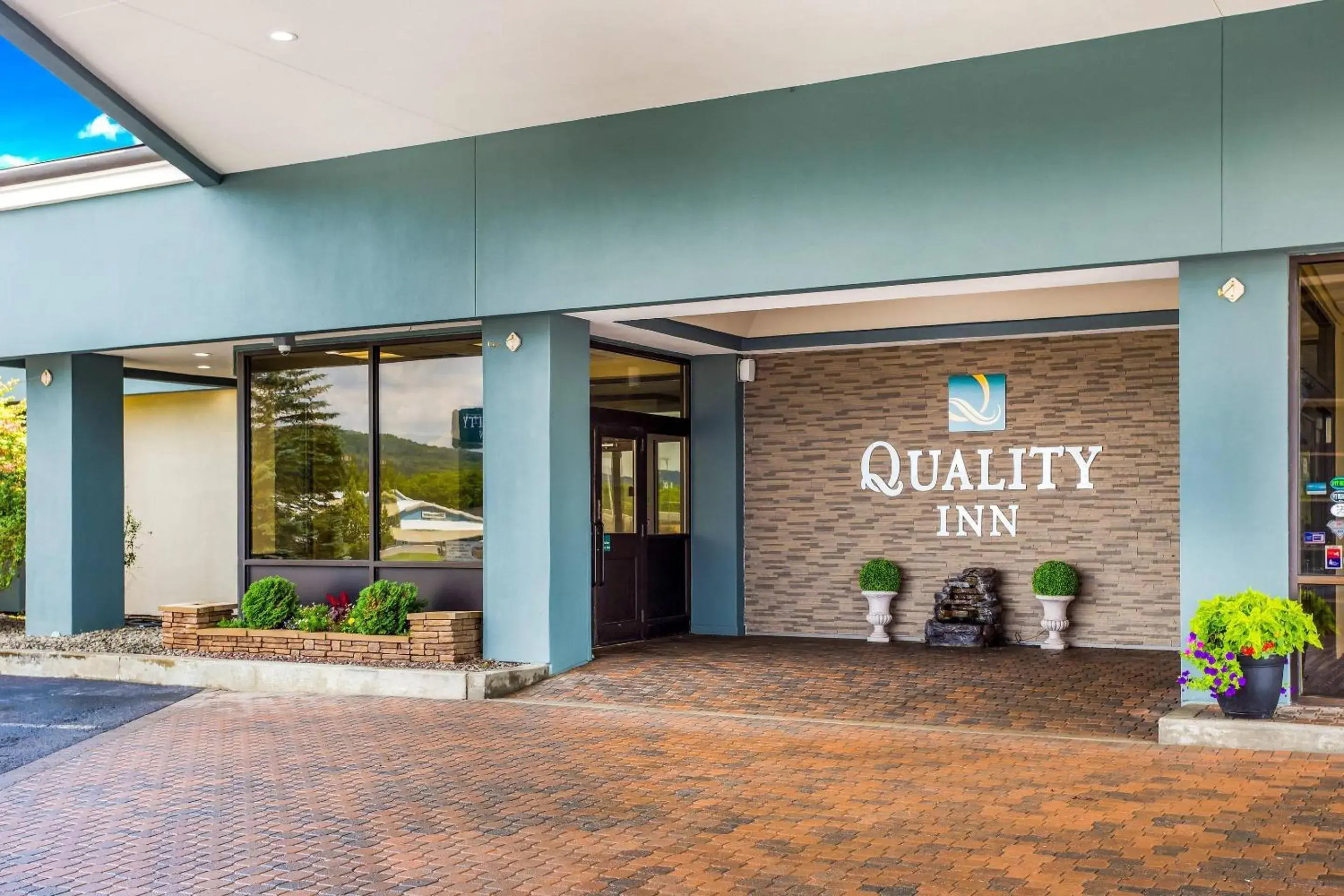 Property building in Quality Inn Oneonta Cooperstown Area Property building in Quality Inn Oneonta Cooperstown Area