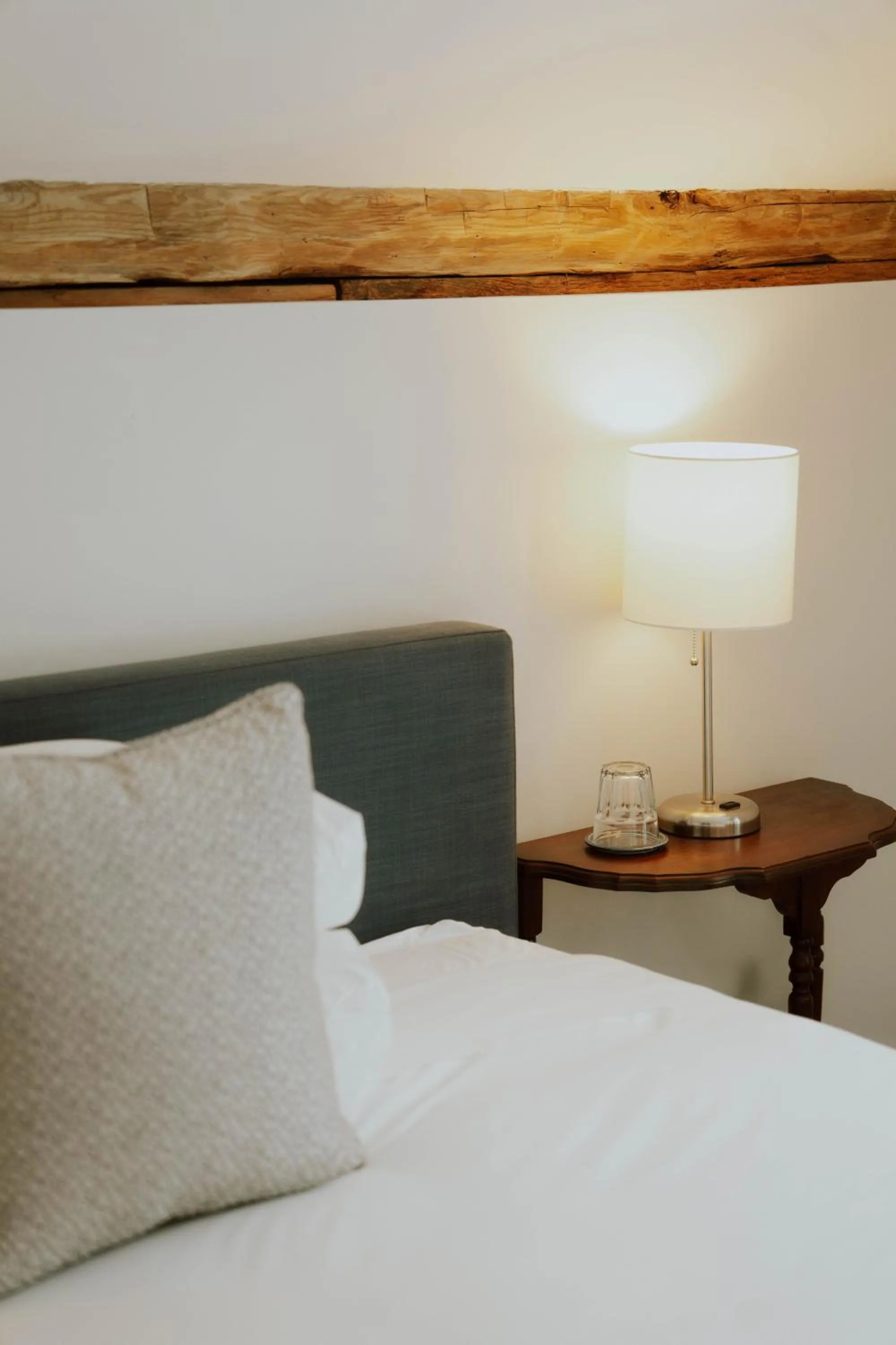 Bed in South Landing Inn