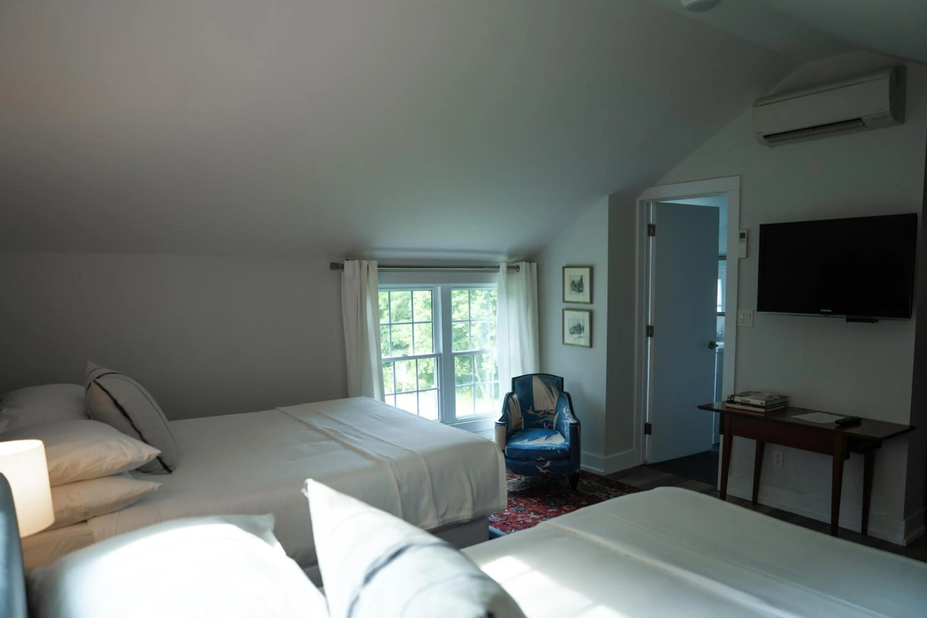 Bed in South Landing Inn