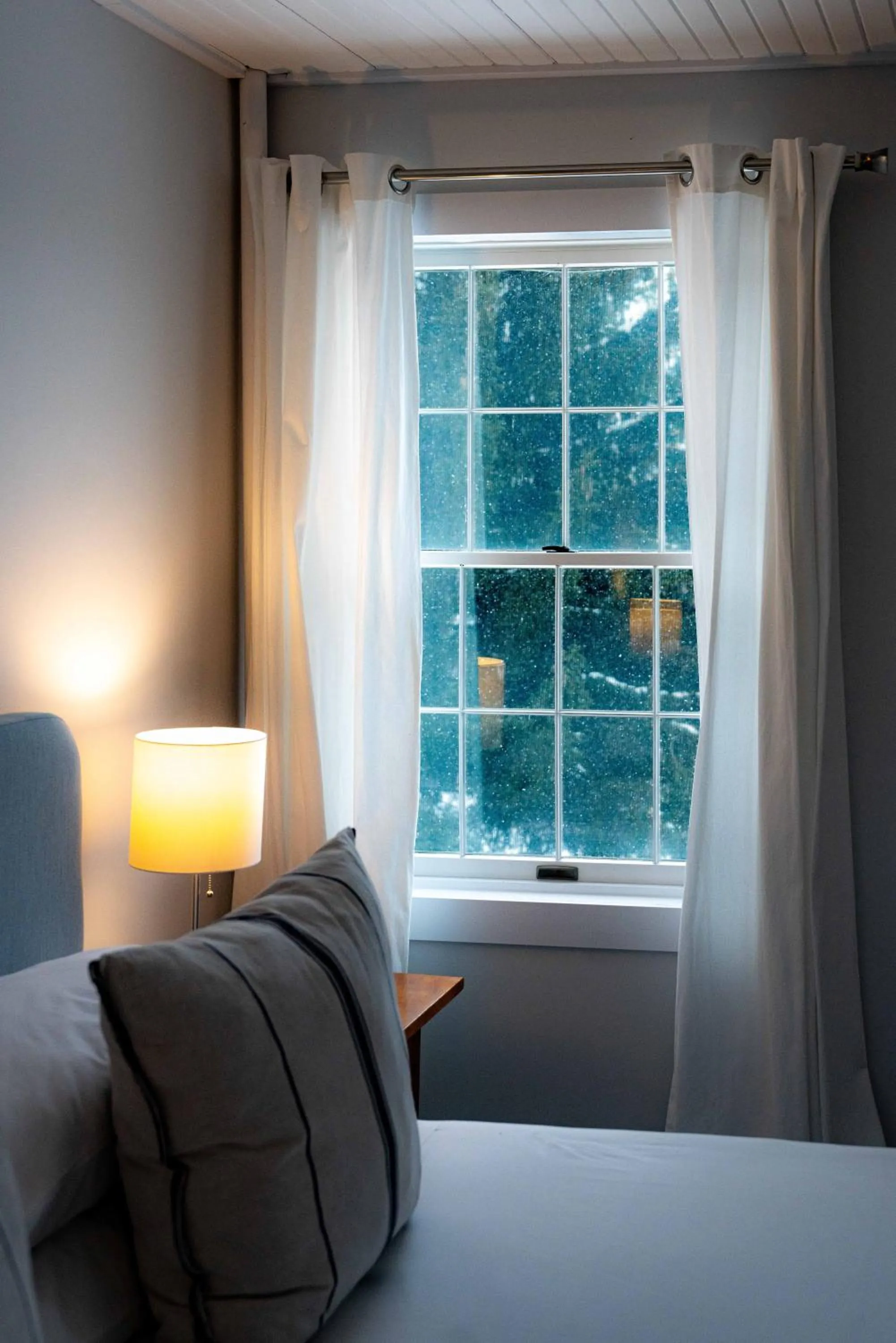 Bed in South Landing Inn