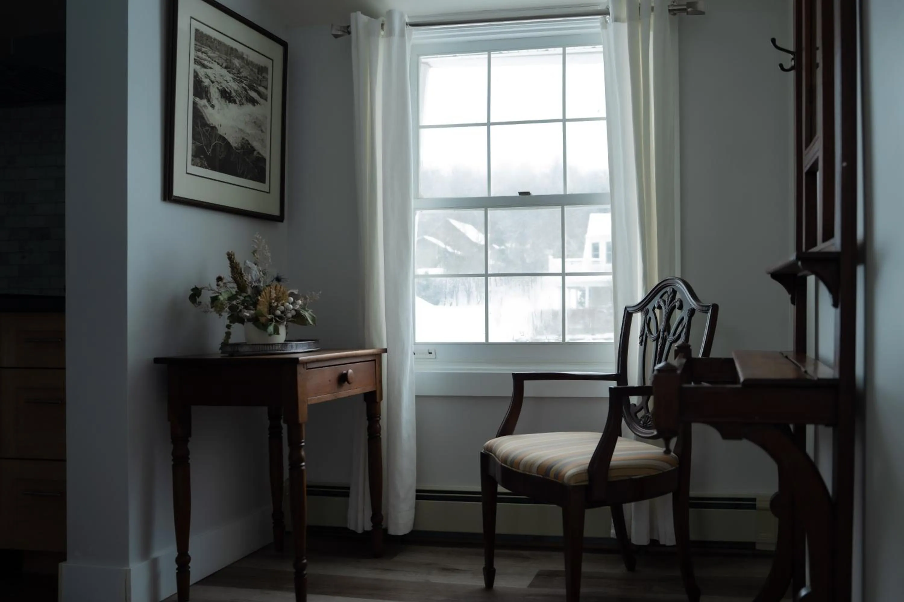 Seating area in South Landing Inn