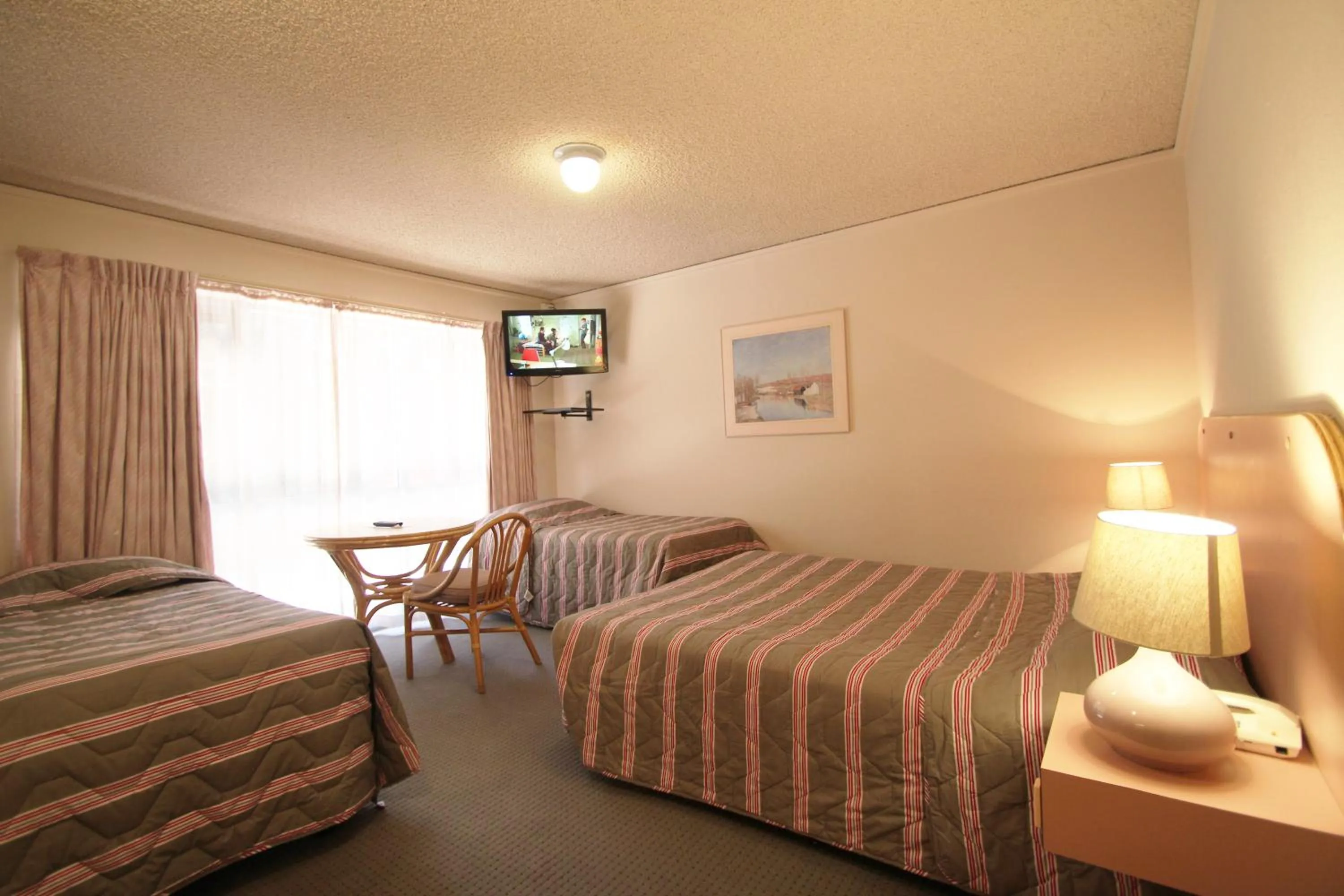 Bed in Beaumaris Bay Motel