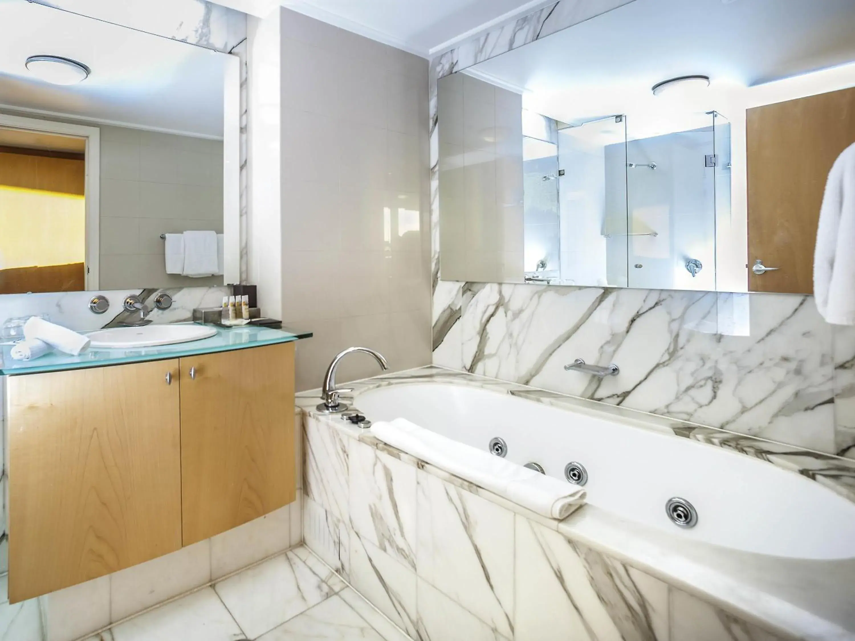 Bedroom in Pullman Quay Grand Sydney Harbour Bedroom in Pullman Quay Grand Sydney Harbour