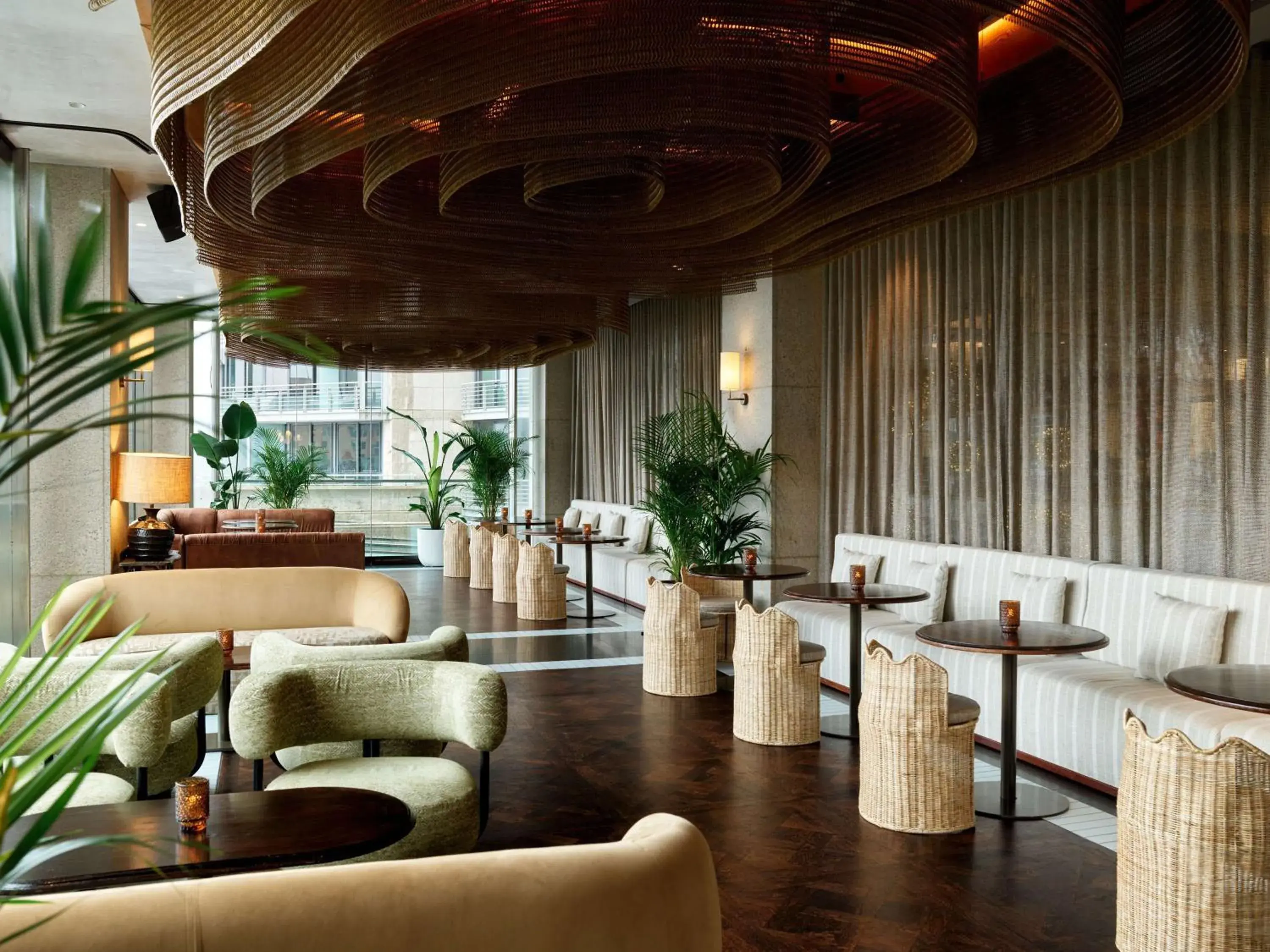 Lounge or bar in Pullman Quay Grand Sydney Harbour Lounge or bar in Pullman Quay Grand Sydney Harbour