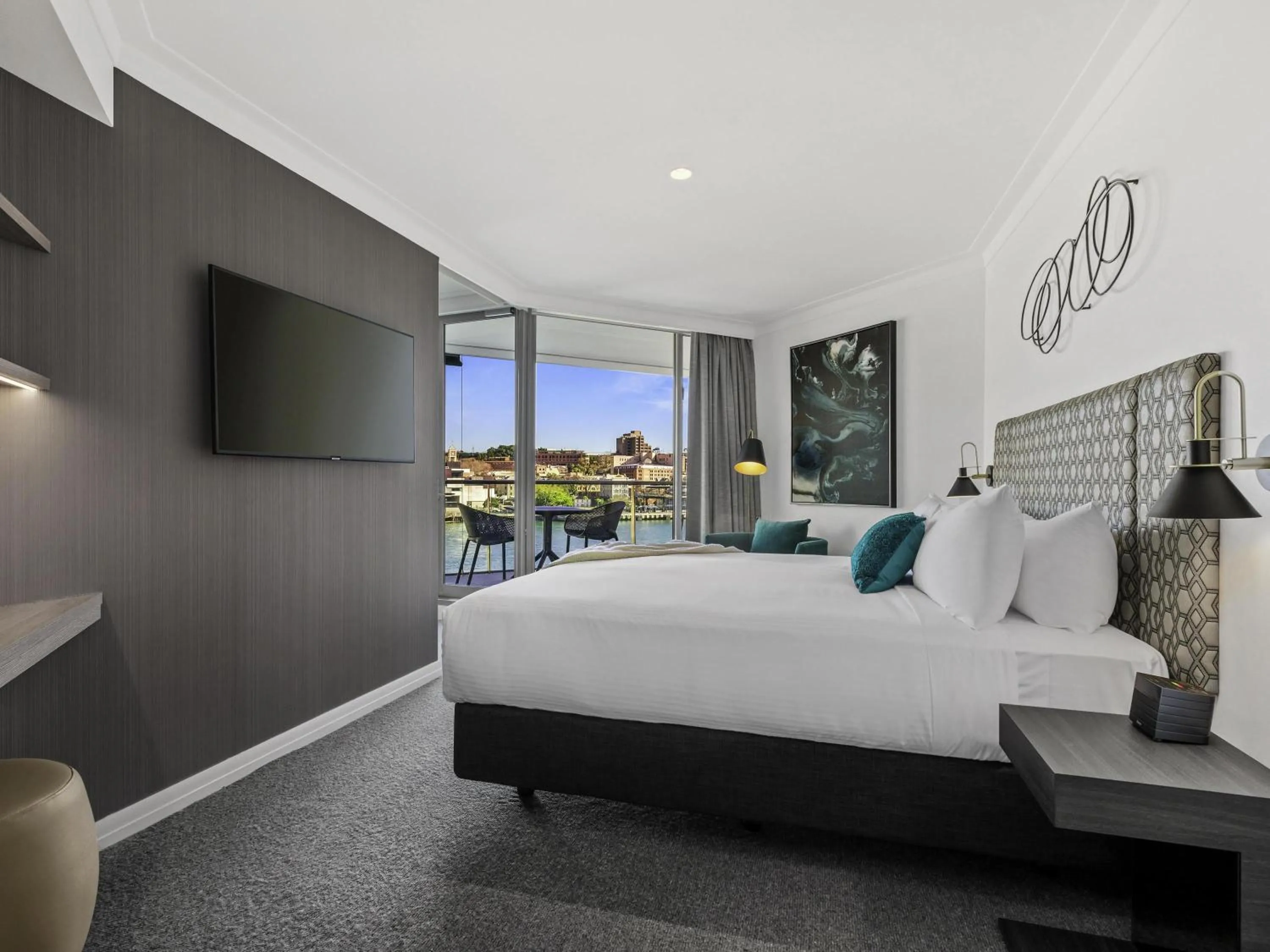 Bedroom, Bed in Pullman Quay Grand Sydney Harbour