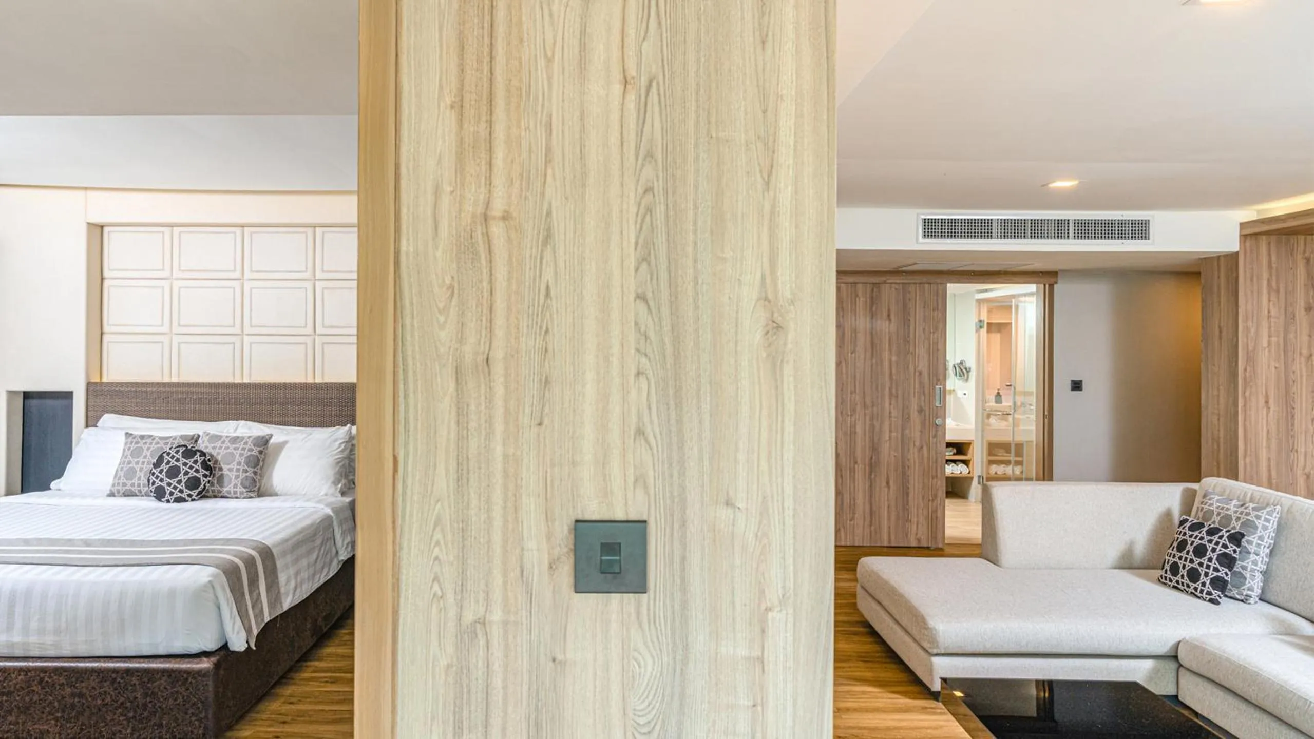 Bed in Phuket Graceland Resort and Spa