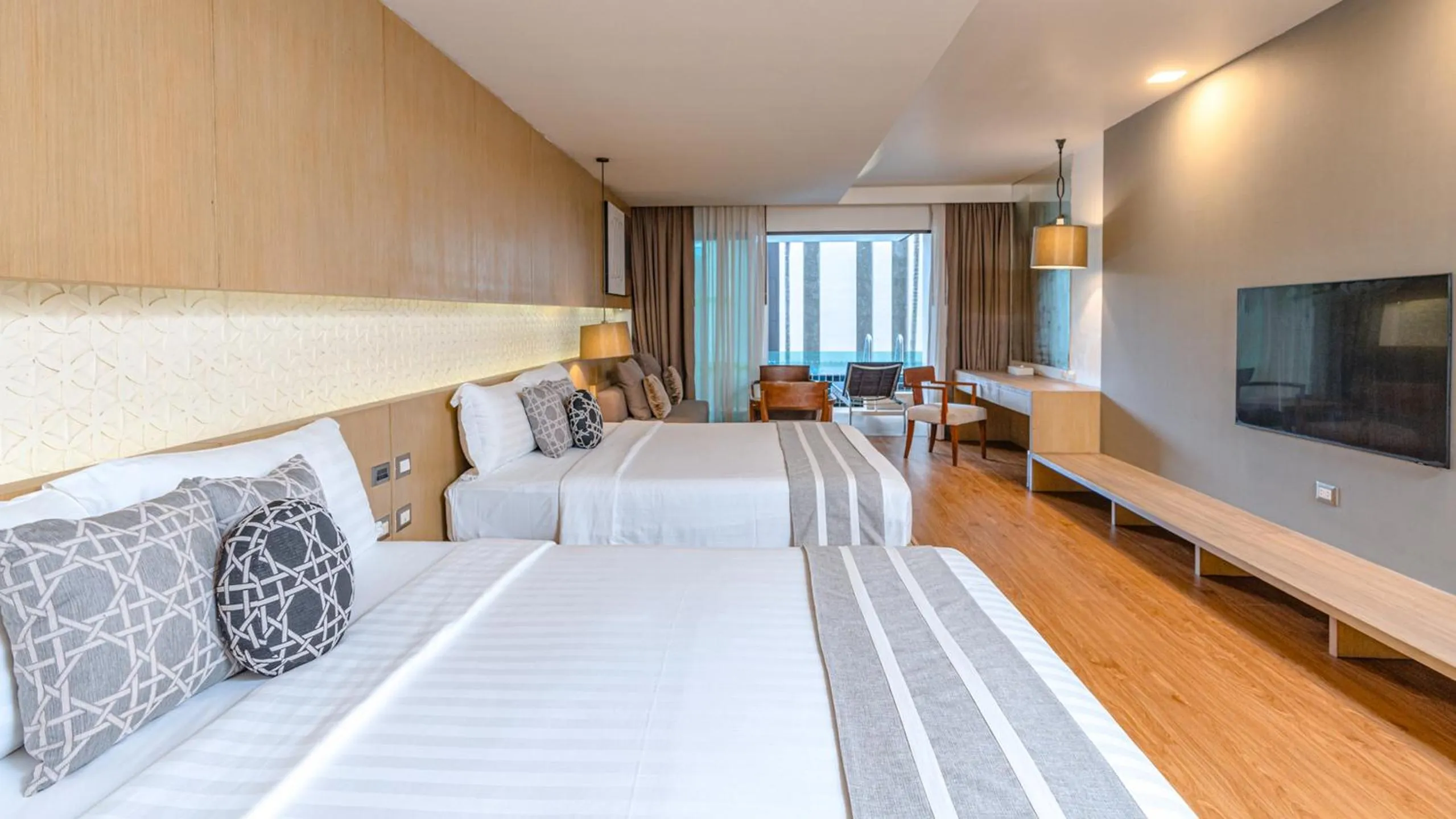 Bed in Phuket Graceland Resort and Spa