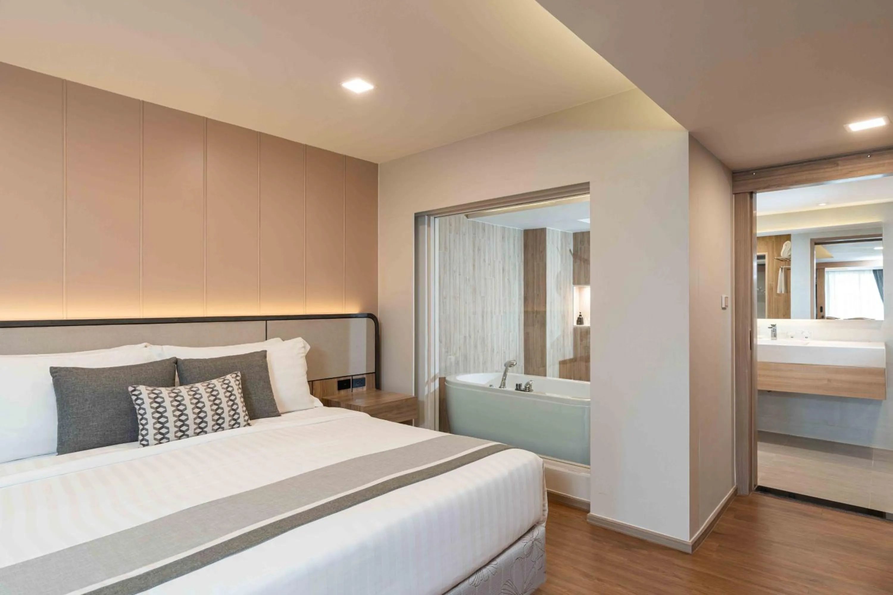 Bed in Phuket Graceland Resort and Spa