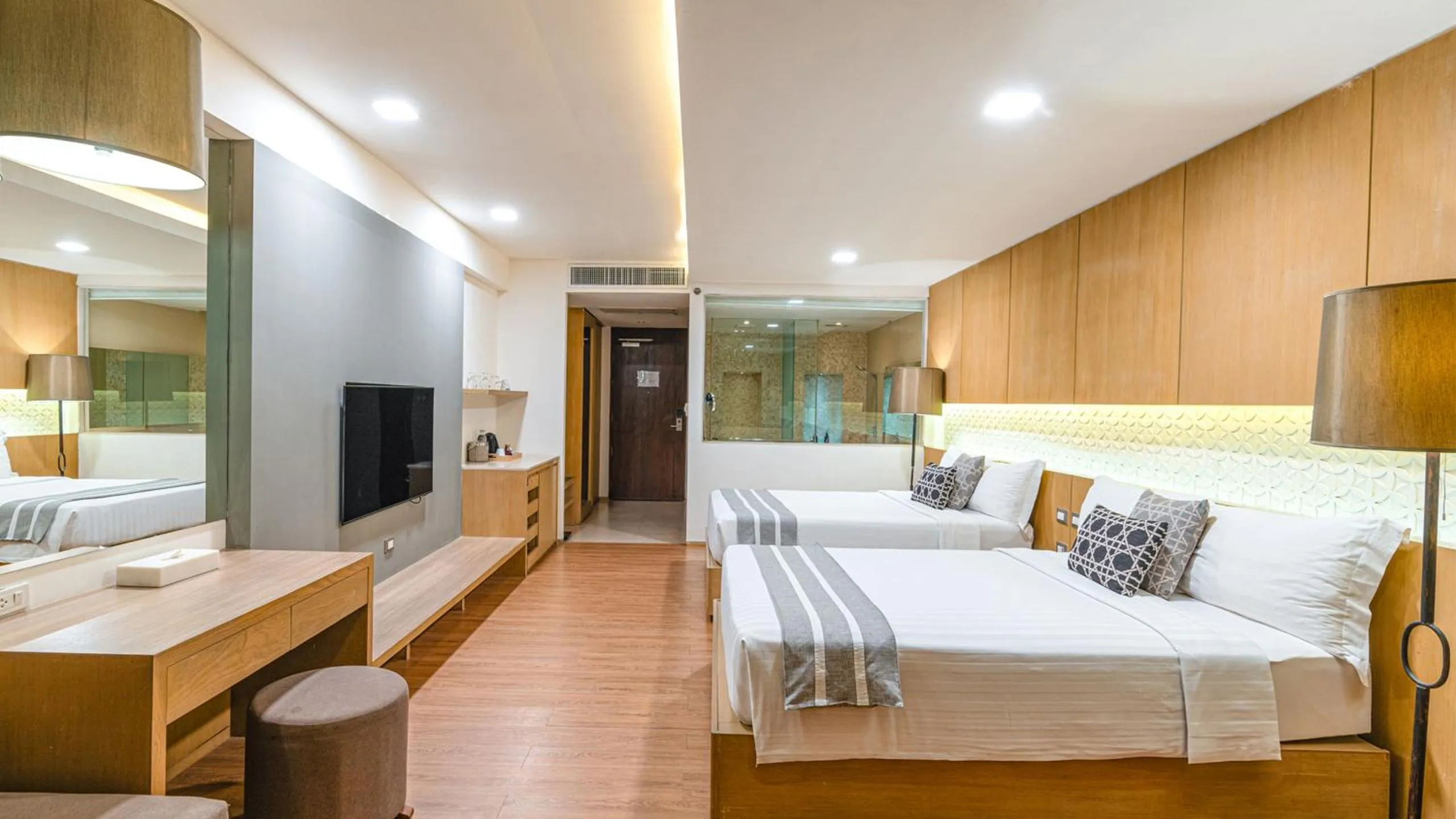 Bed in Phuket Graceland Resort and Spa