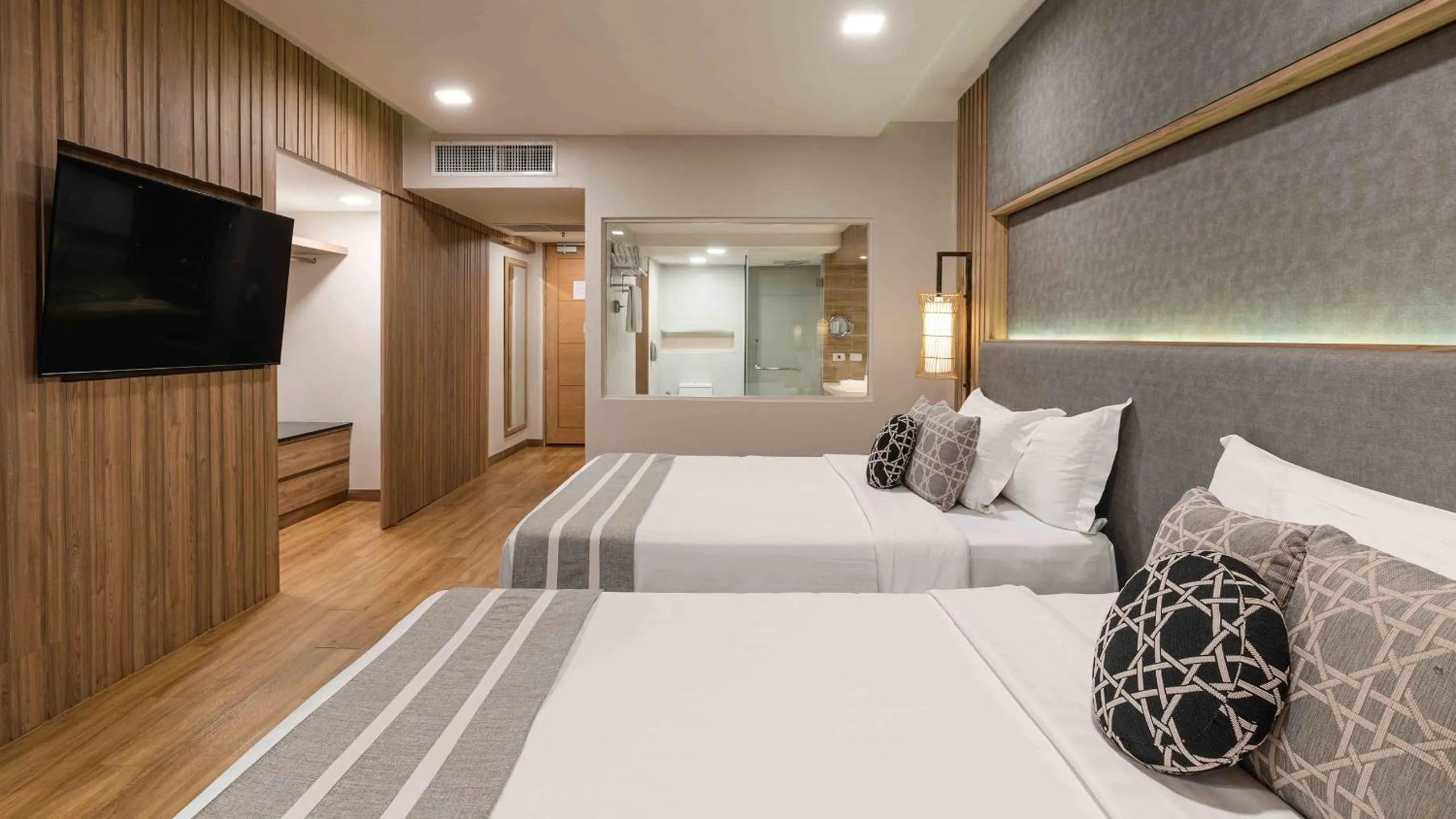 Bed in Phuket Graceland Resort and Spa