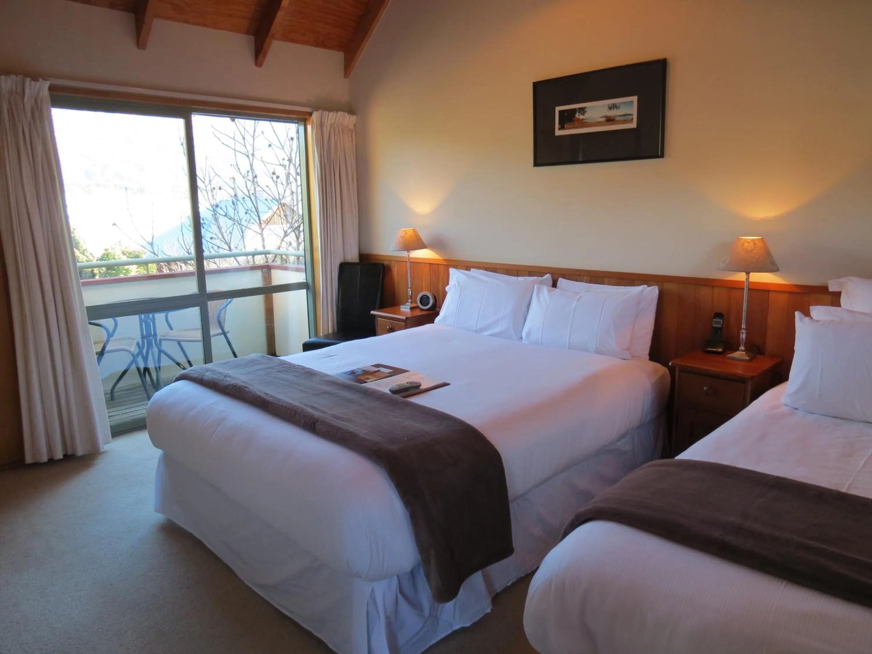 Bed in Te Wanaka Lodge