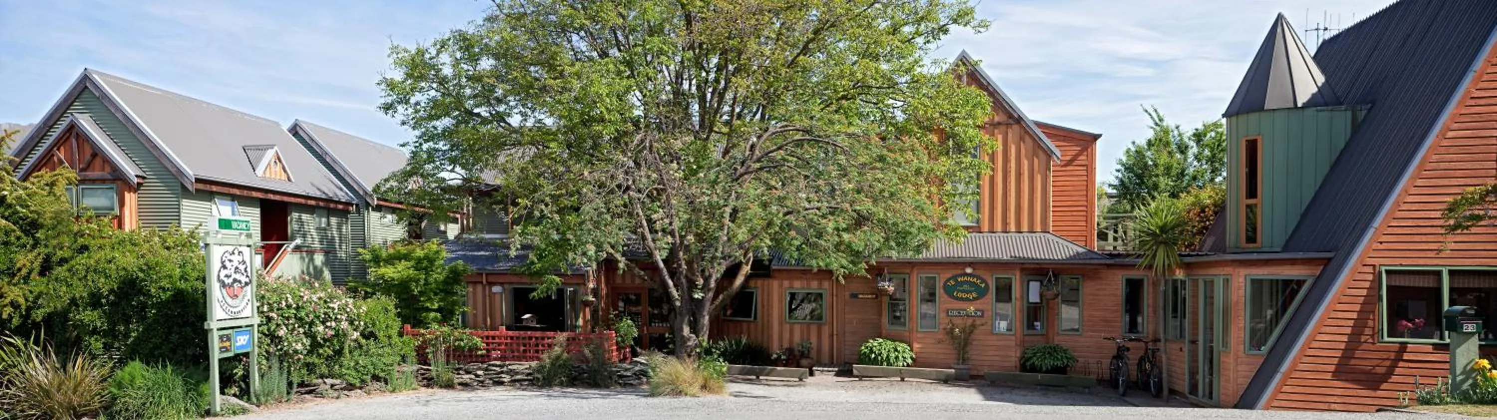 Facade/entrance in Te Wanaka Lodge