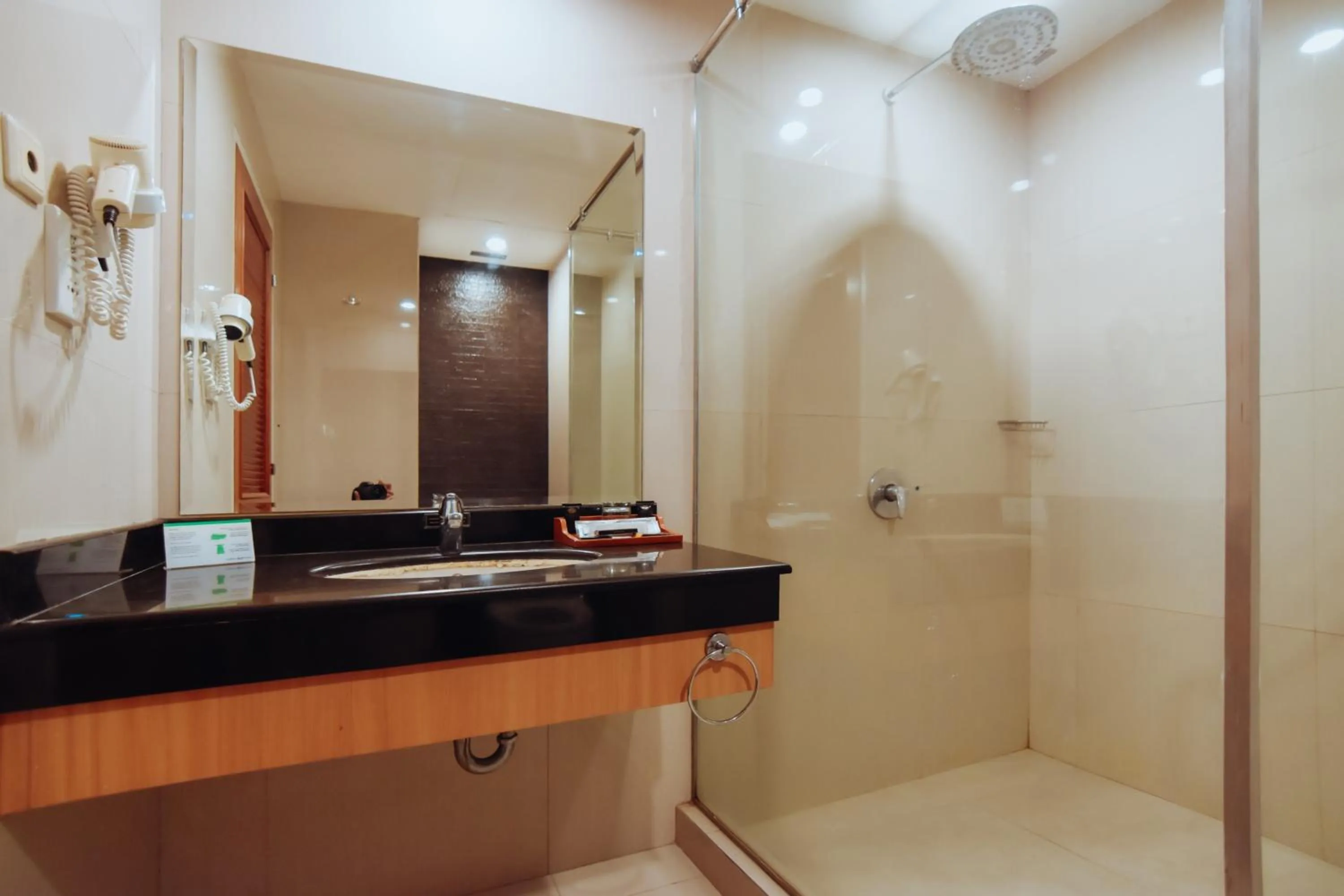 Bathroom in Surabaya Suites Hotel Powered by Archipelago