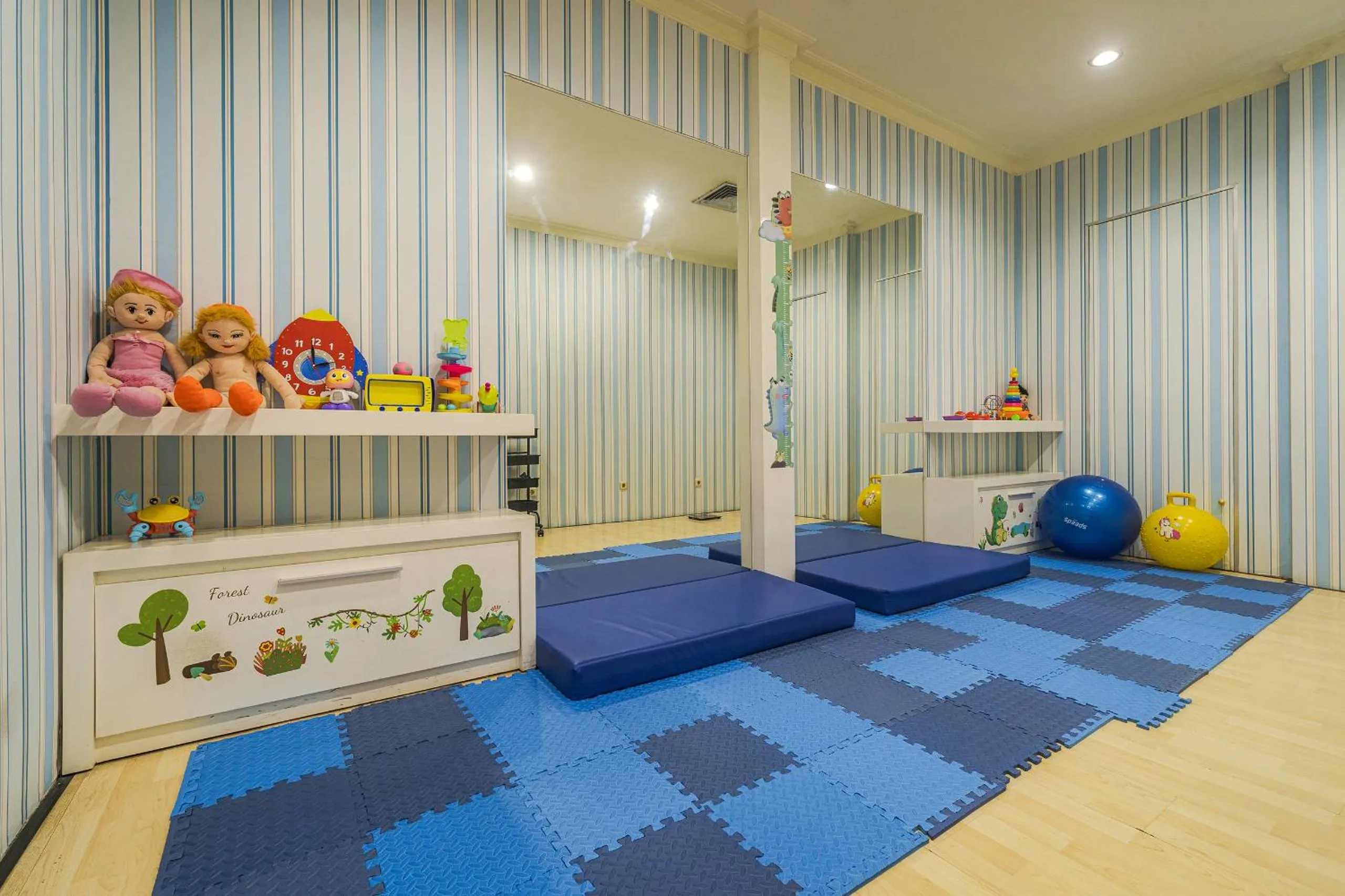 Spa and wellness centre/facilities, Bed in Surabaya Suites Hotel Powered by Archipelago