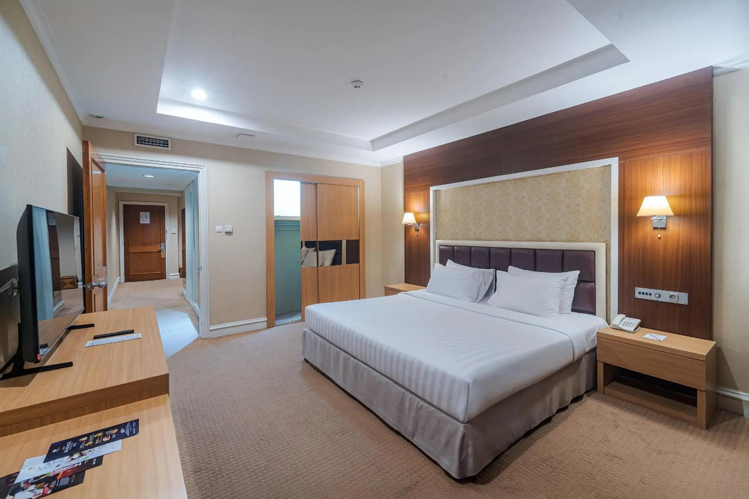 Bedroom, Bed in Surabaya Suites Hotel Powered by Archipelago