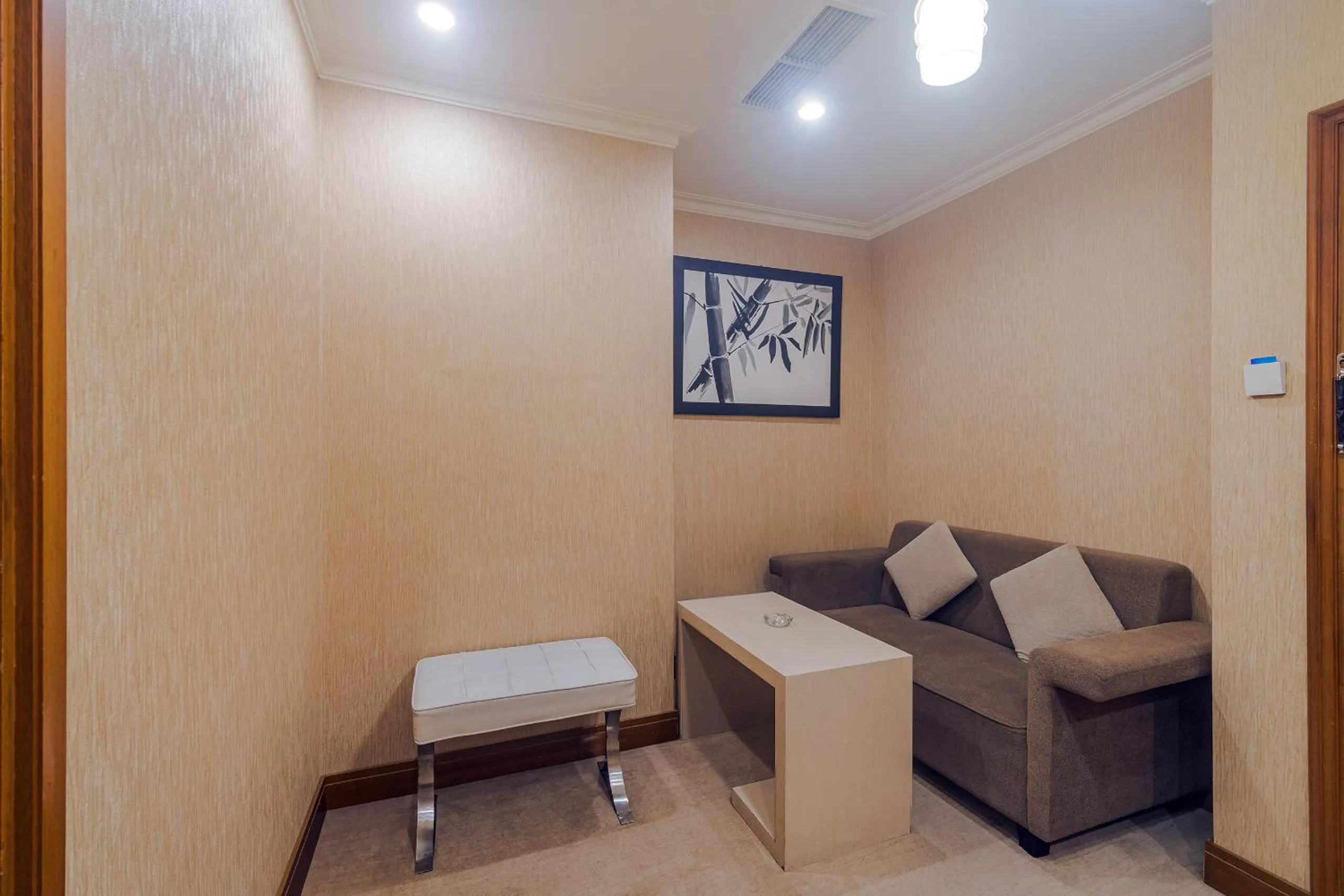 Living room in Surabaya Suites Hotel Powered by Archipelago