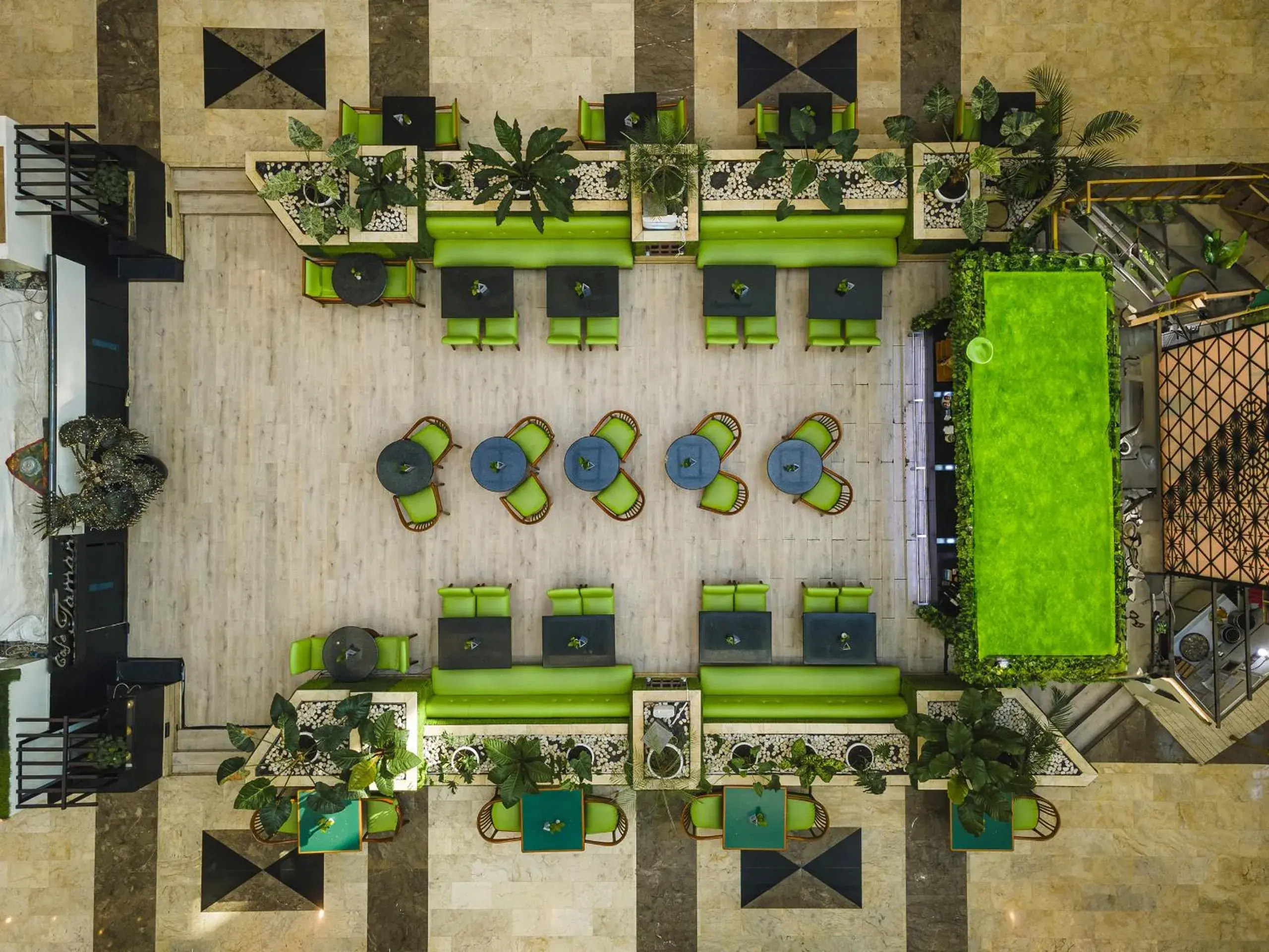 Restaurant/places to eat in Surabaya Suites Hotel Powered by Archipelago Restaurant/places to eat in Surabaya Suites Hotel Powered by Archipelago