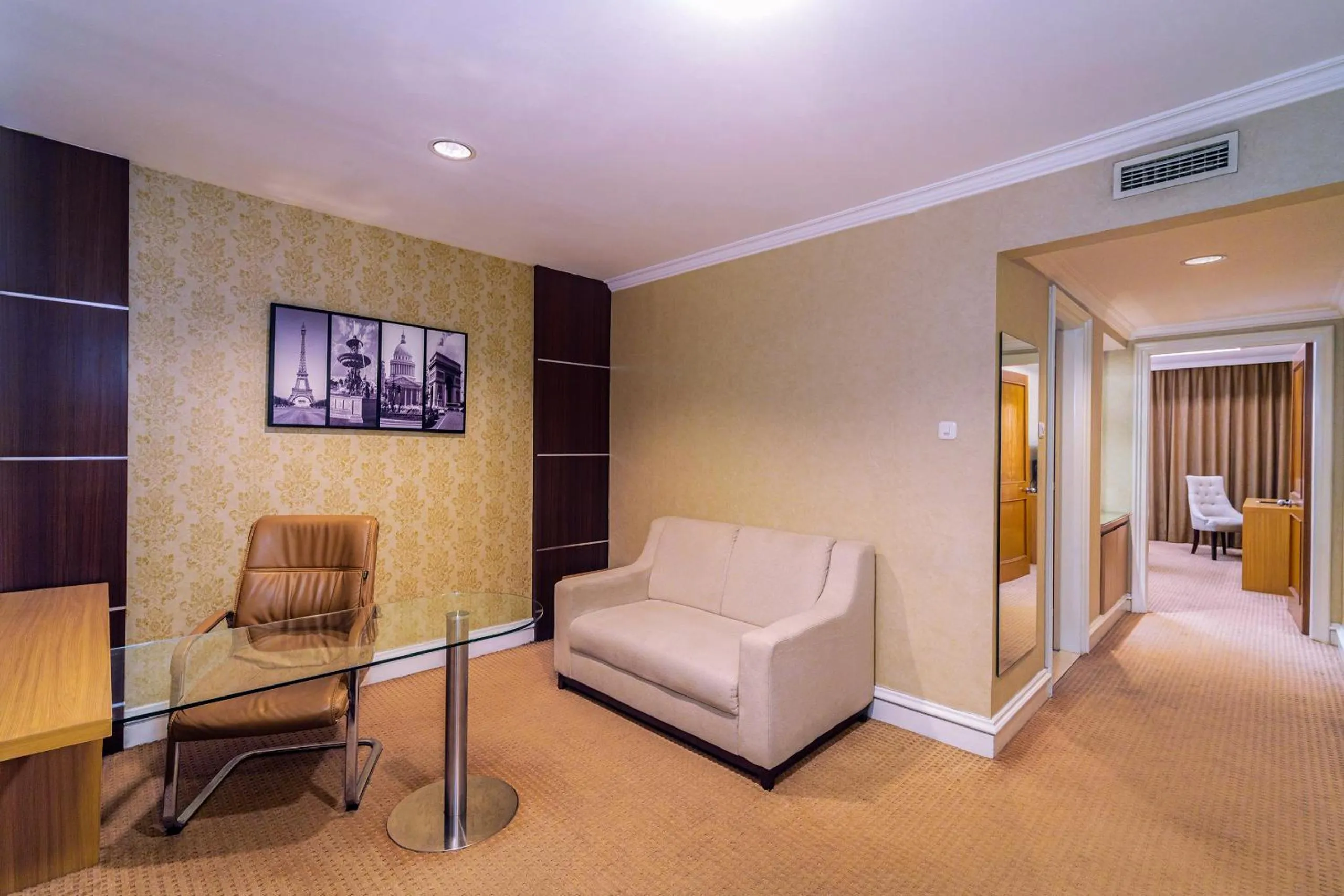 Living room in Surabaya Suites Hotel Powered by Archipelago