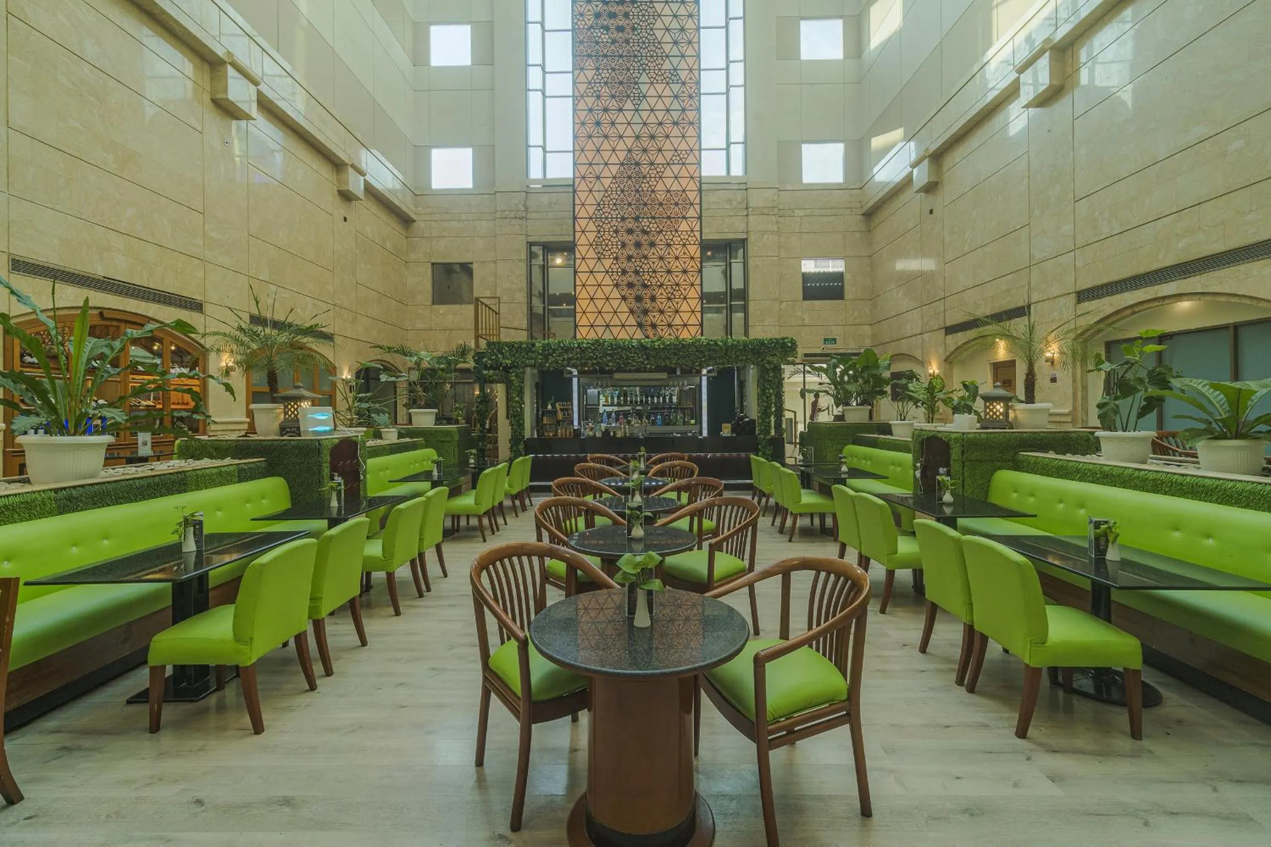 Restaurant/places to eat in Surabaya Suites Hotel Powered by Archipelago