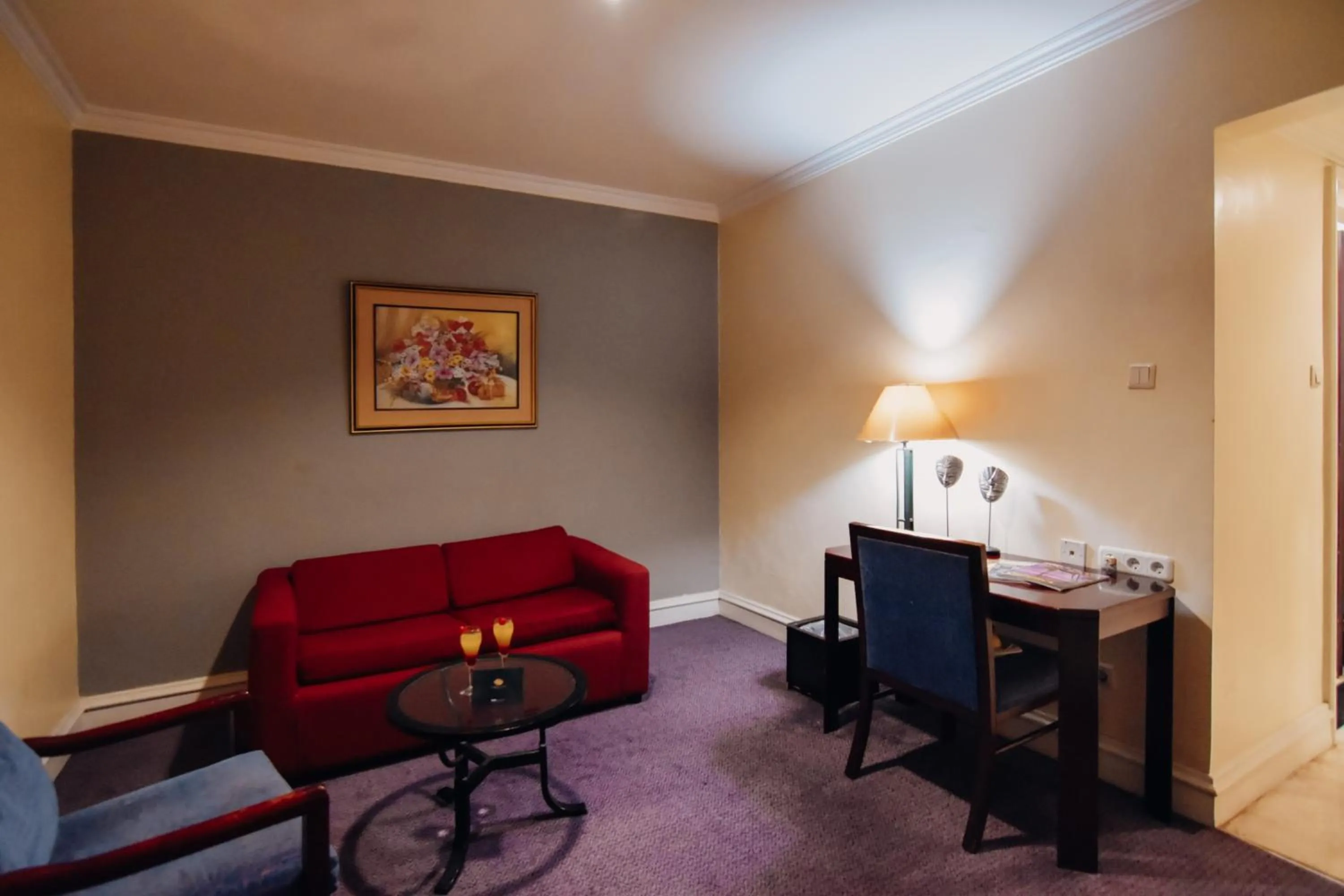 Living room in Surabaya Suites Hotel Powered by Archipelago