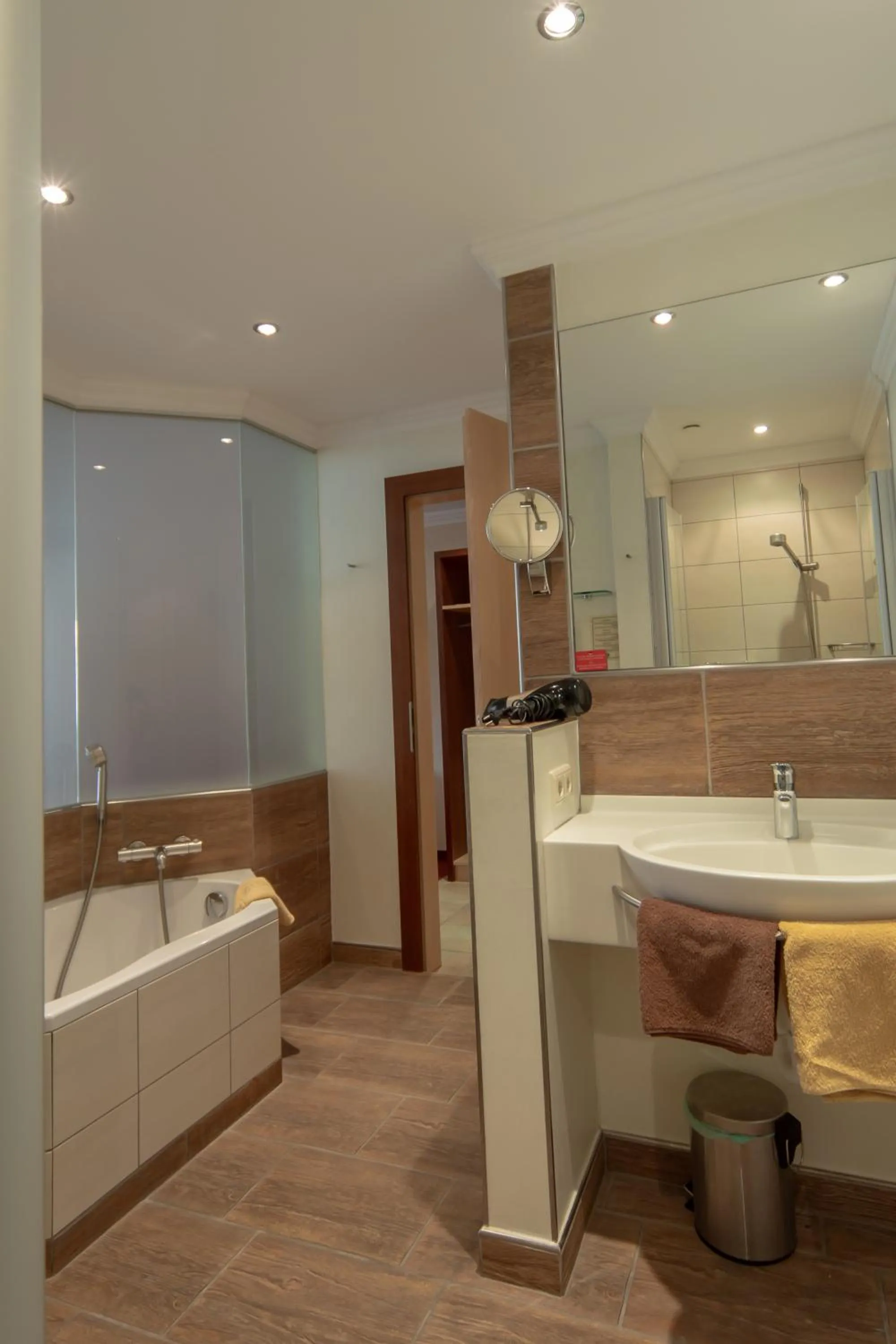 Shower in Frühstückshotel Margret