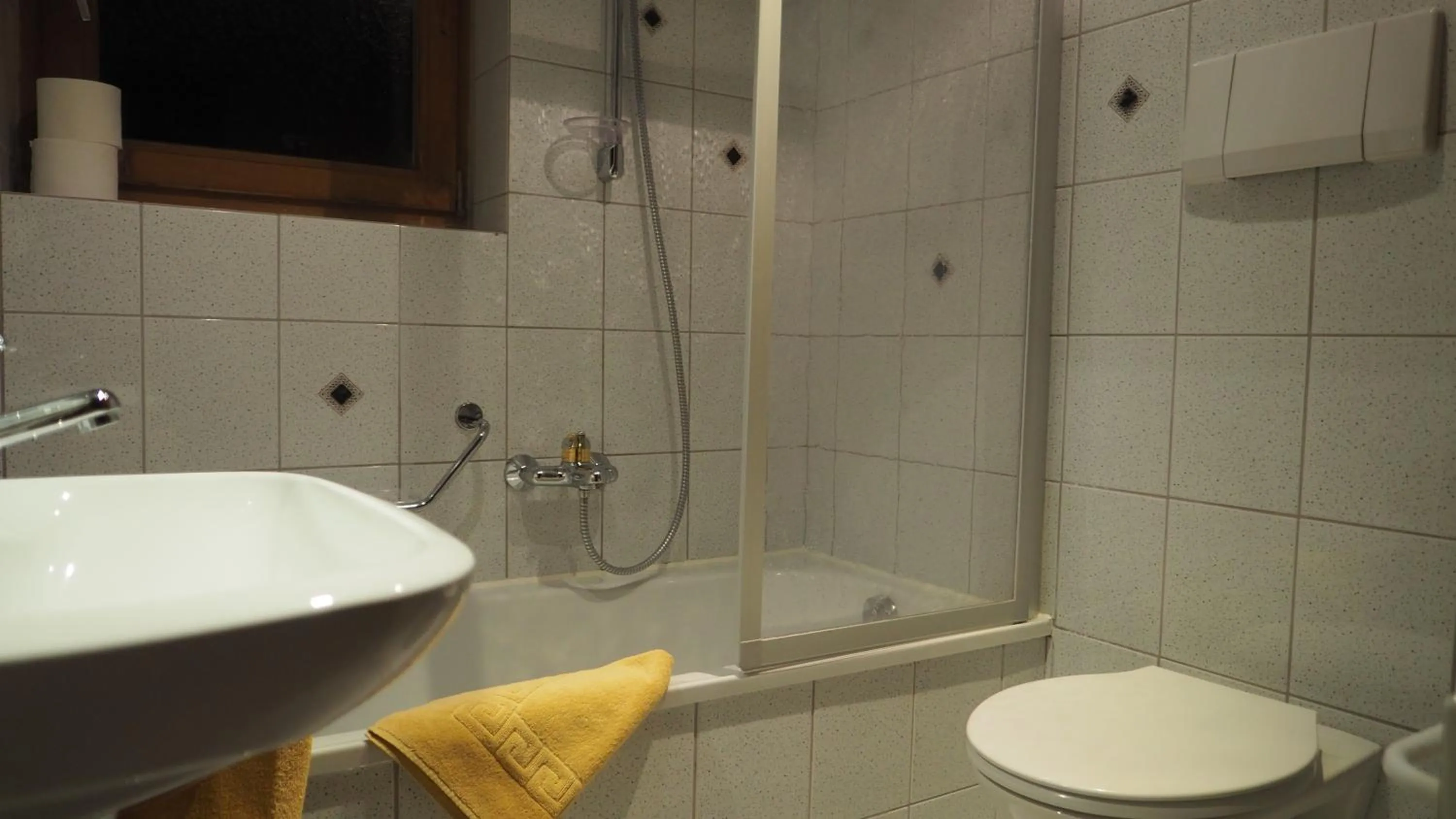 Toilet in Frühstückshotel Margret