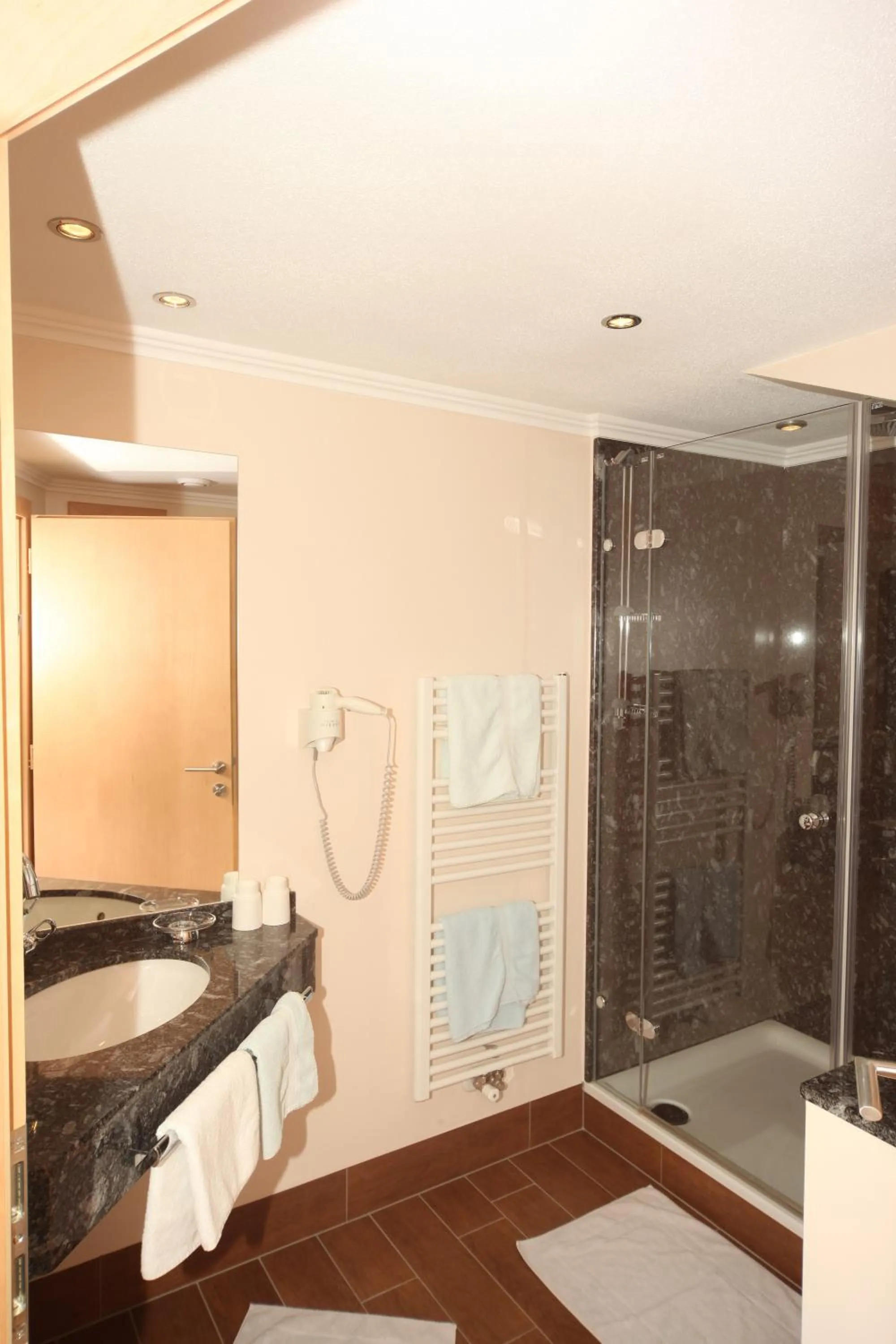 Bathroom in Frühstückshotel Margret