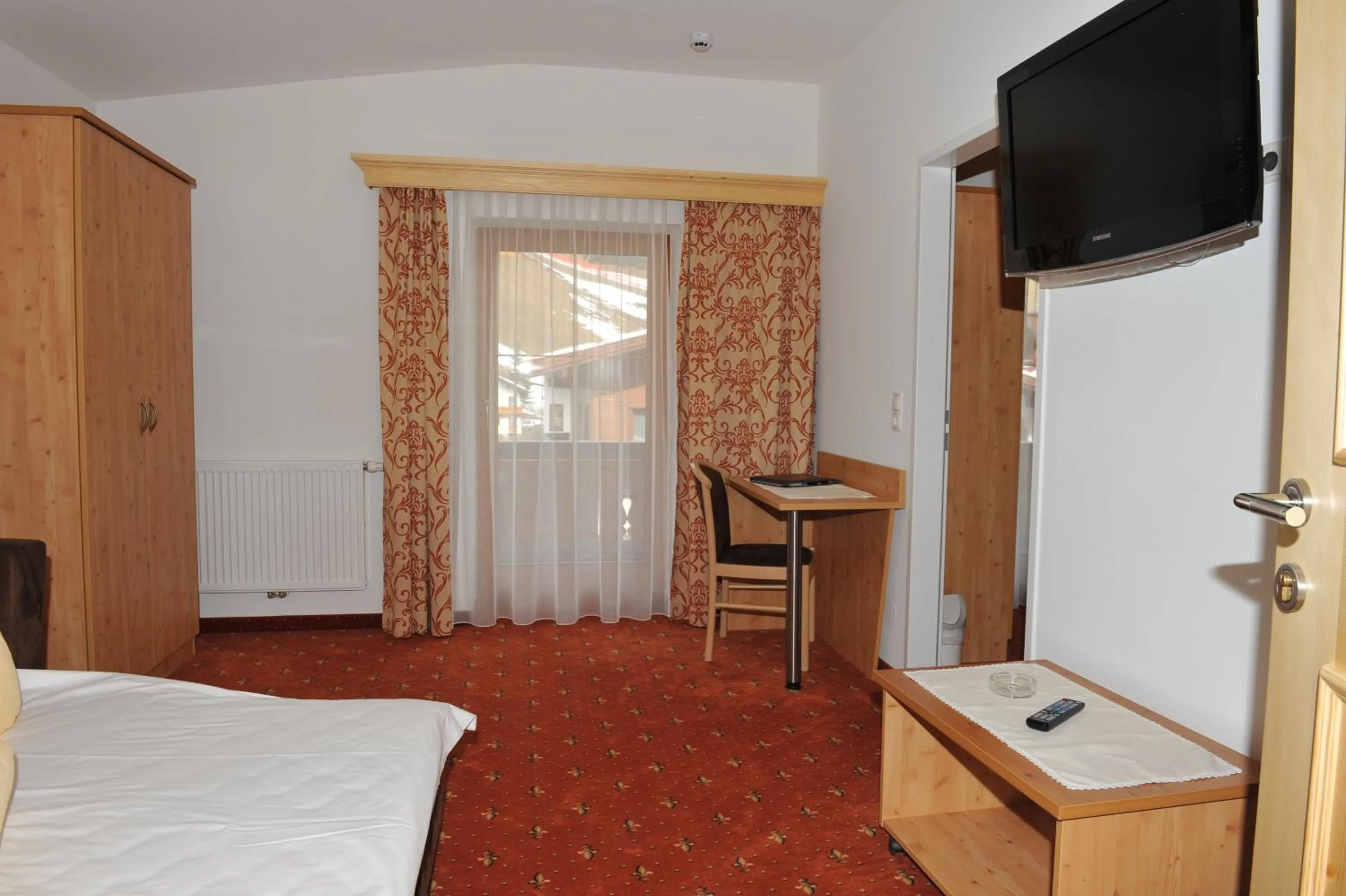 Photo of the whole room, Bed in Waldhof