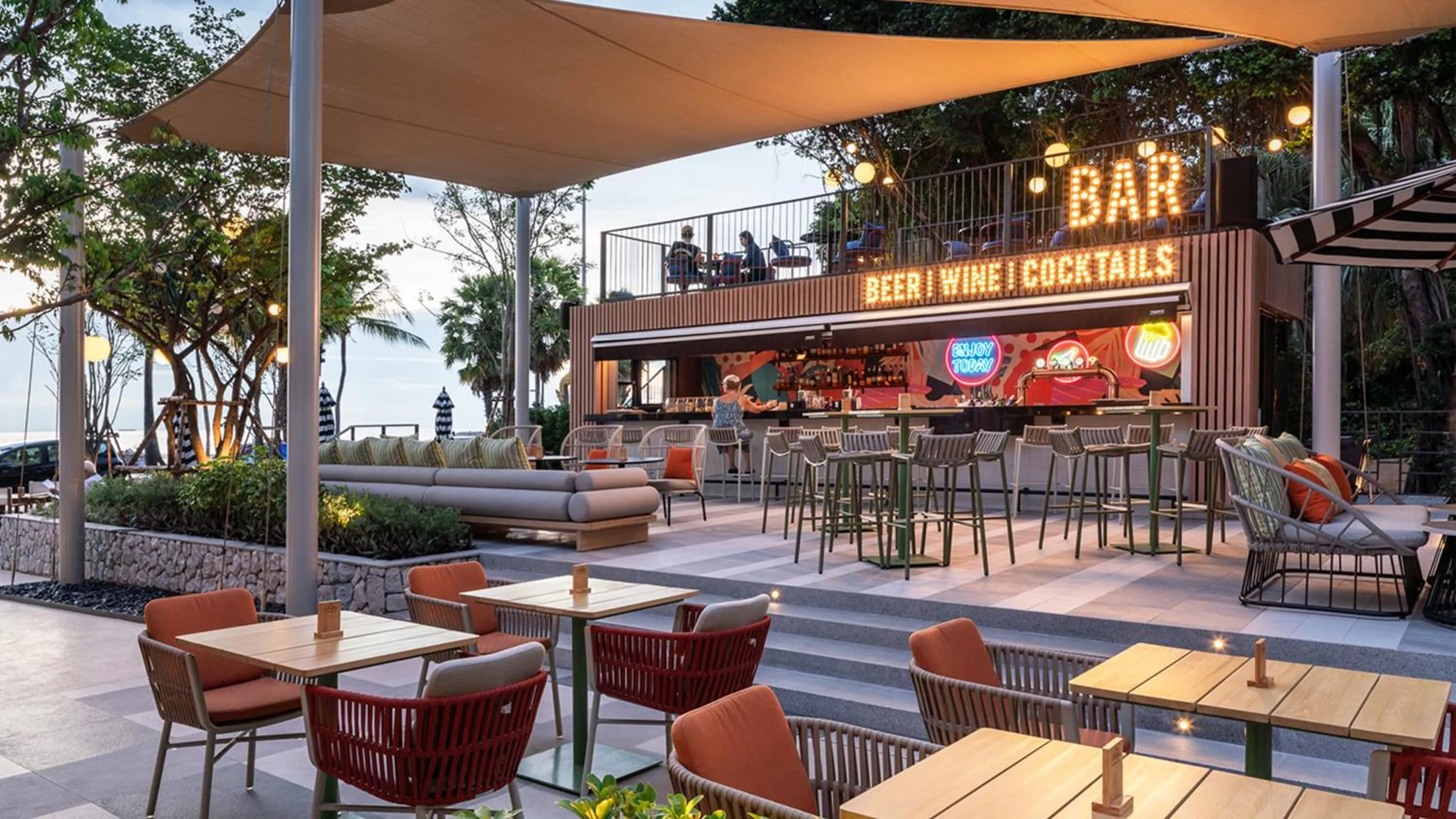 Restaurant/places to eat in Holiday Inn Pattaya by IHG