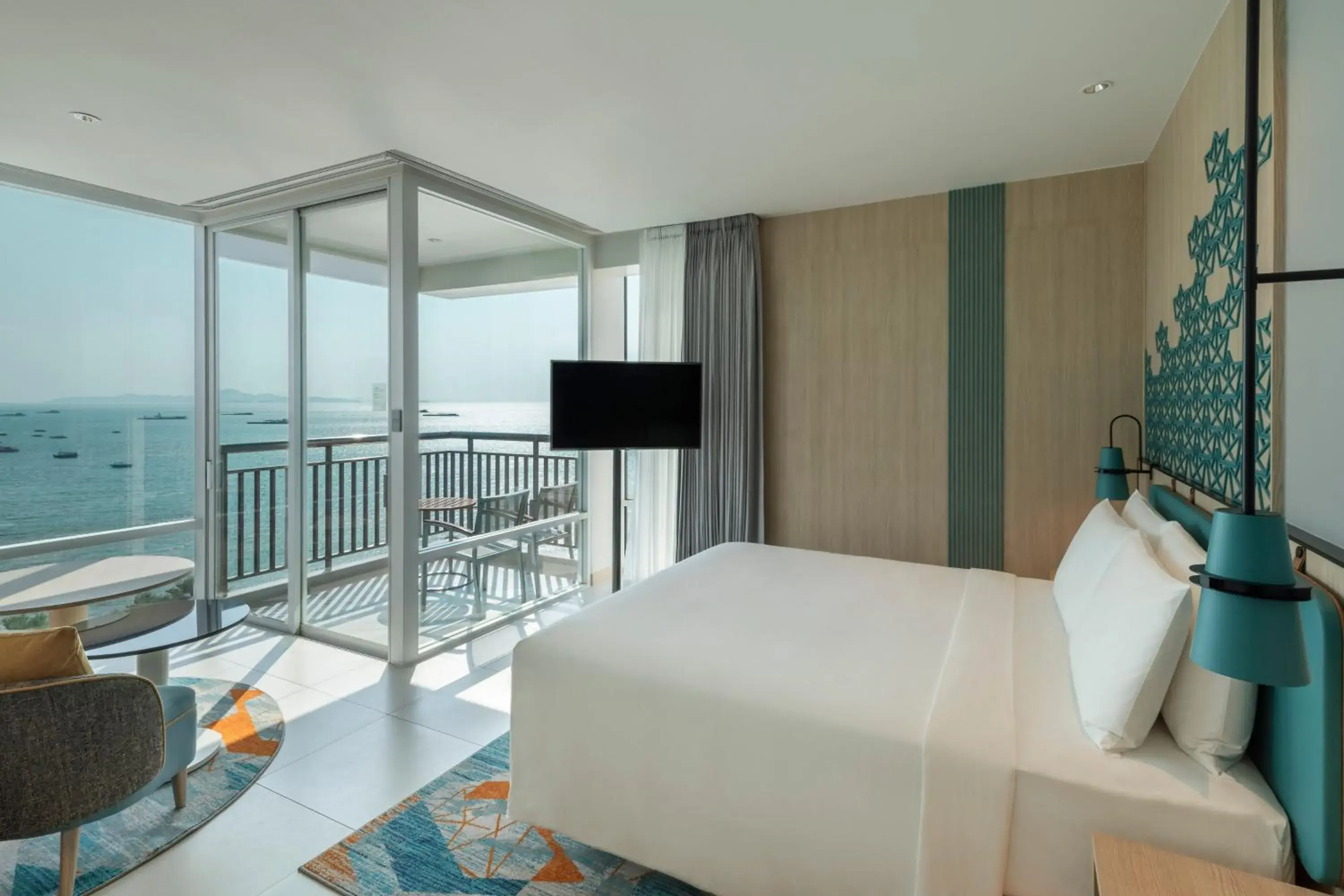 Bed in Holiday Inn Pattaya by IHG Bed in Holiday Inn Pattaya by IHG