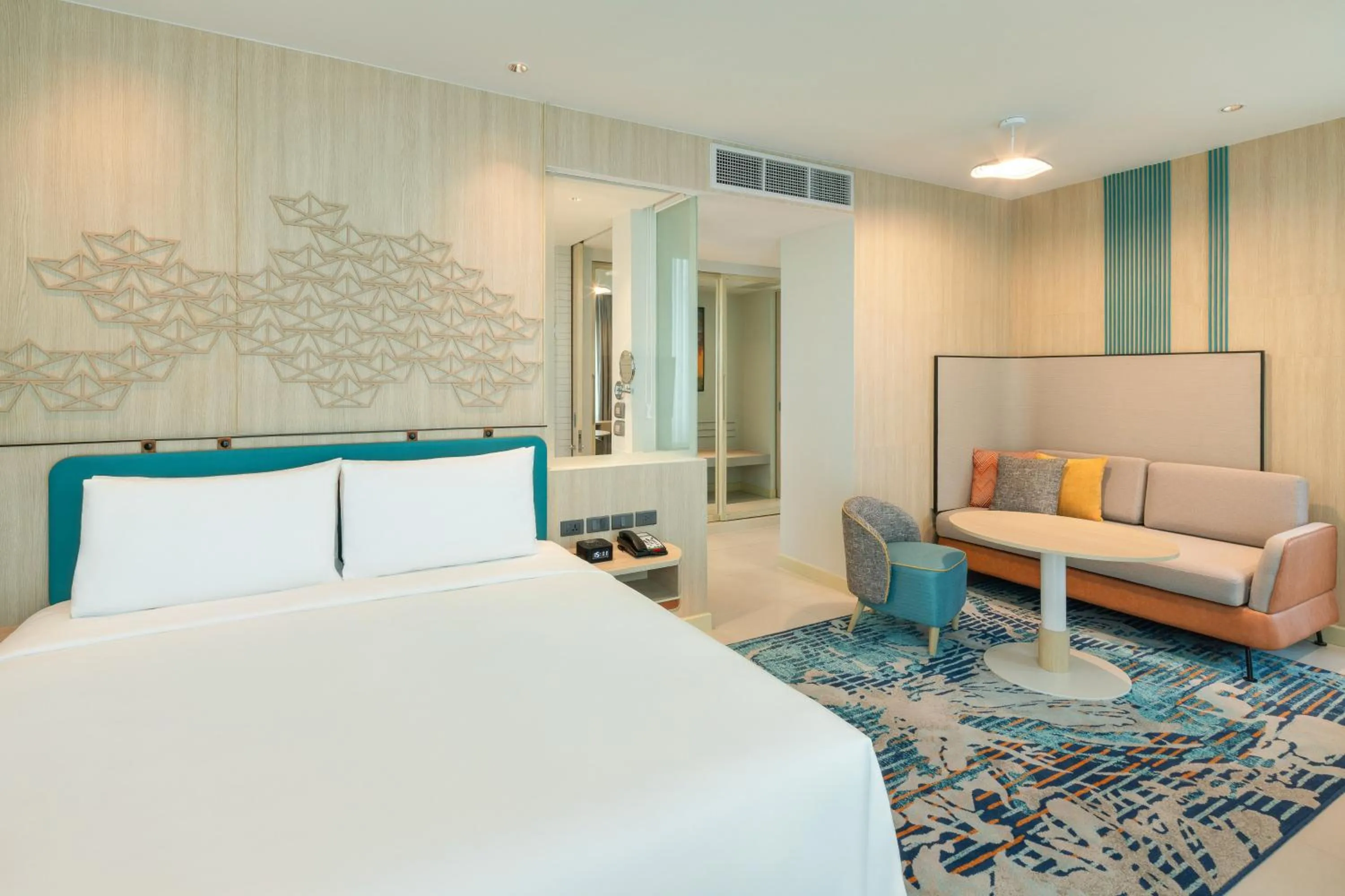 Photo of the whole room, Bed in Holiday Inn Pattaya by IHG