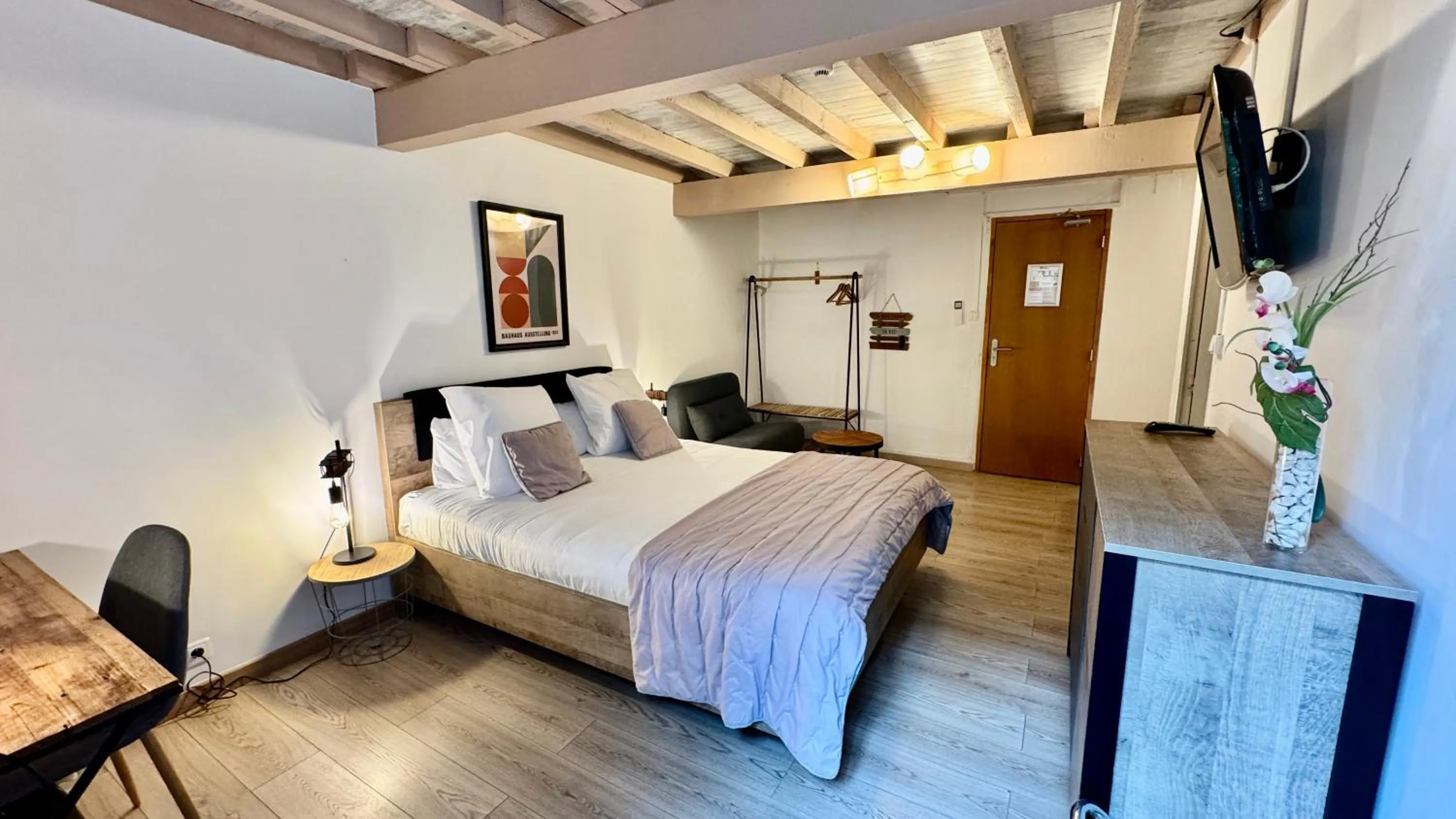 Bed in Hotel Le Galambre