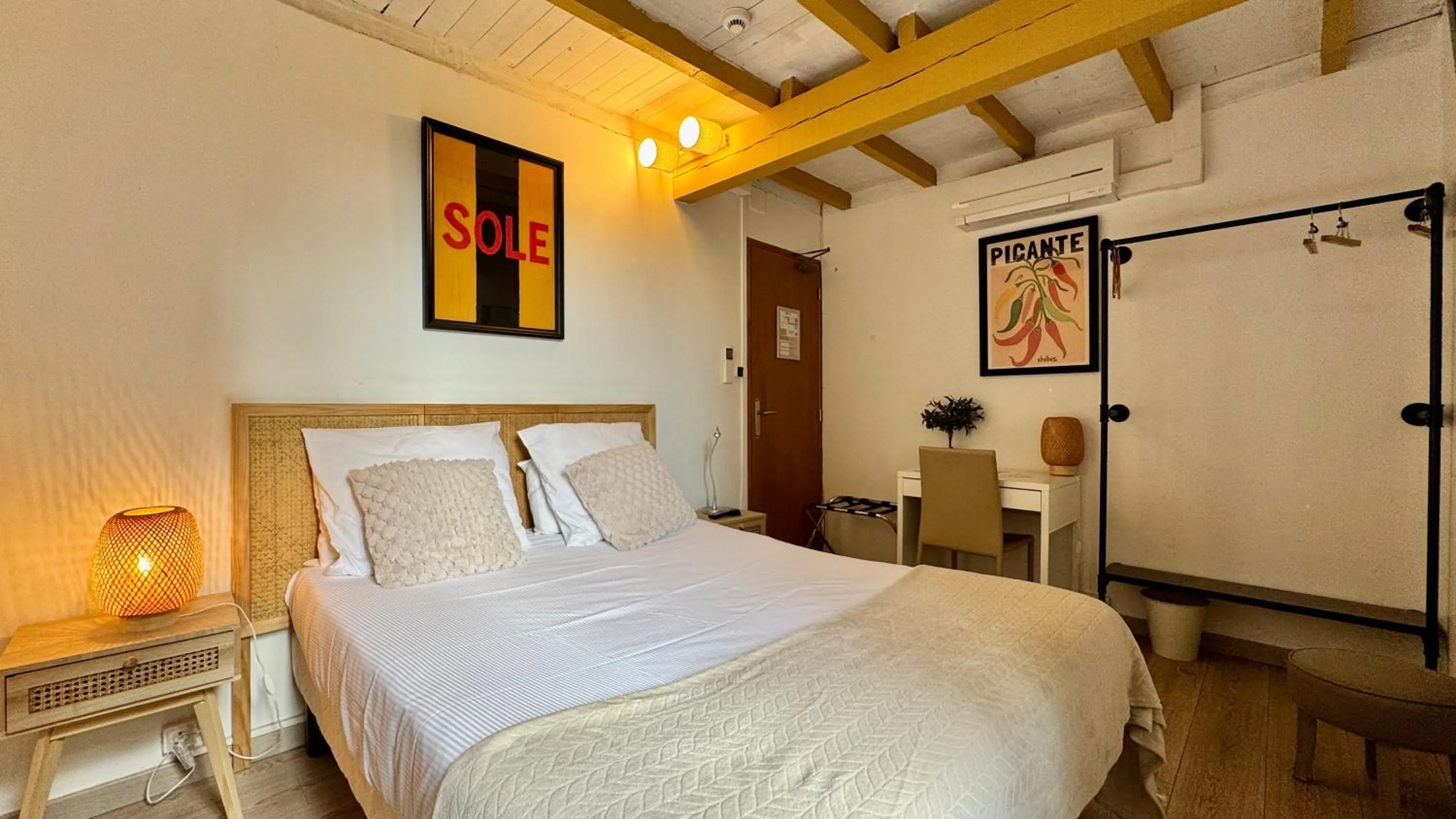 Bed in Hotel Le Galambre