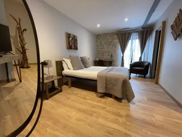 Deluxe Room in Hotel Mas De Galoffre Deluxe Room in Hotel Mas De Galoffre