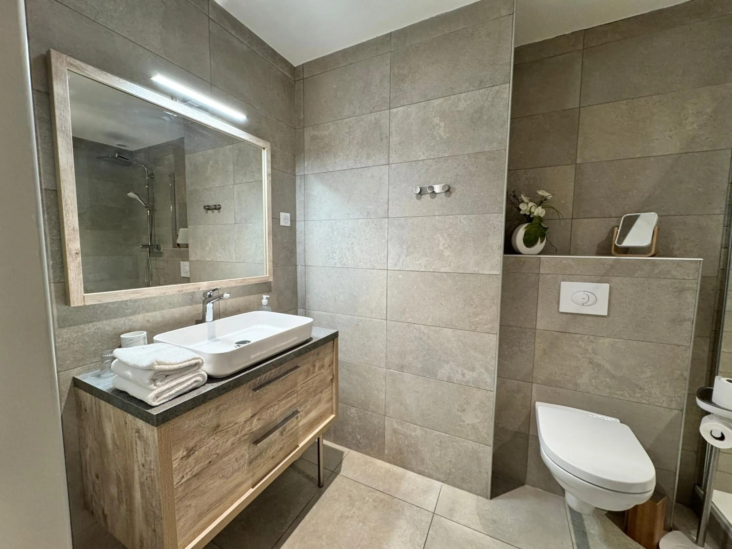 Shower in Hotel Le Galambre