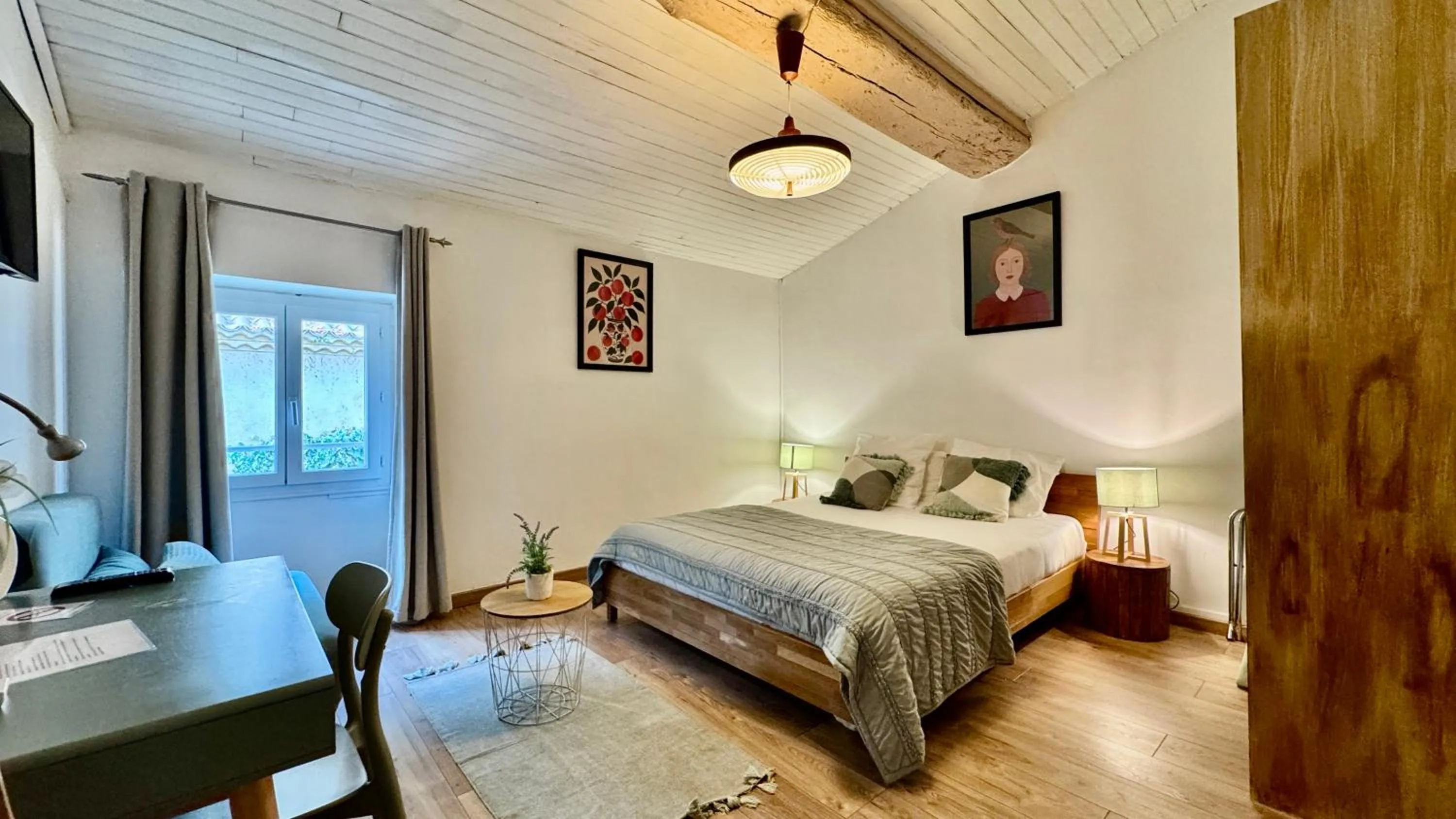 Bed in Hotel Le Galambre