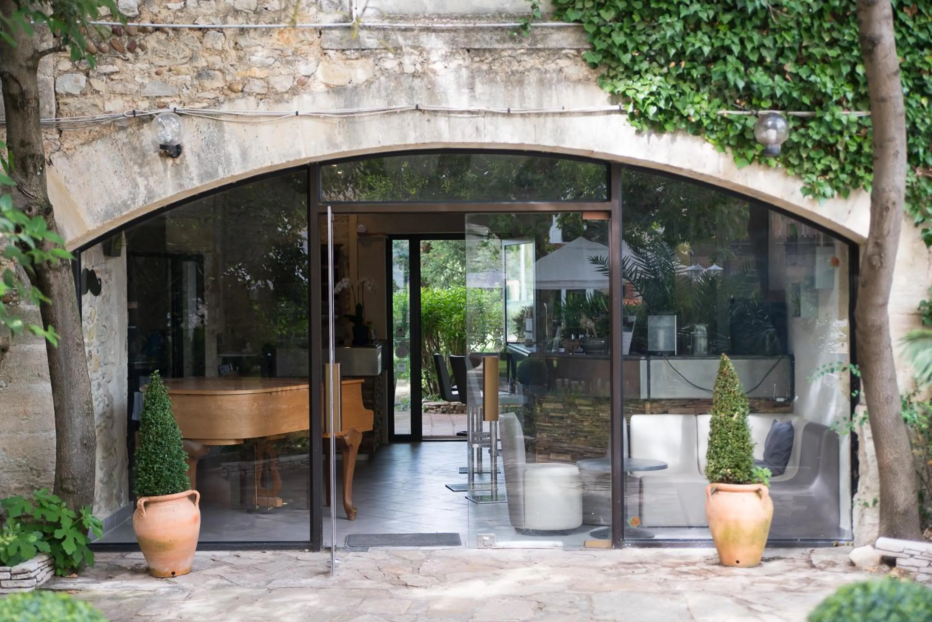 Patio in Hotel Mas De Galoffre