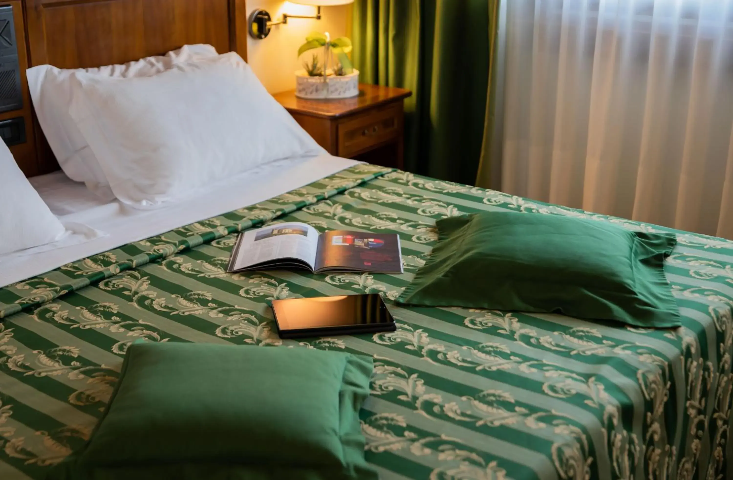 Bedroom, Bed in Hotel Ristorante Fior Bedroom, Bed in Hotel Ristorante Fior