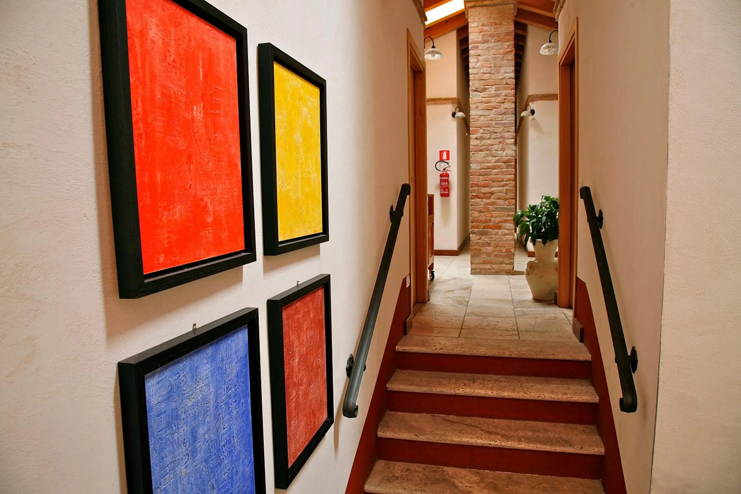 Decorative detail in Al Gallo Nero