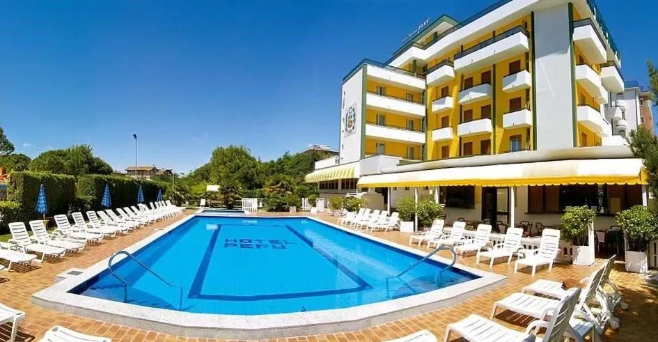 Swimming pool in Park Hotel Perù ***S