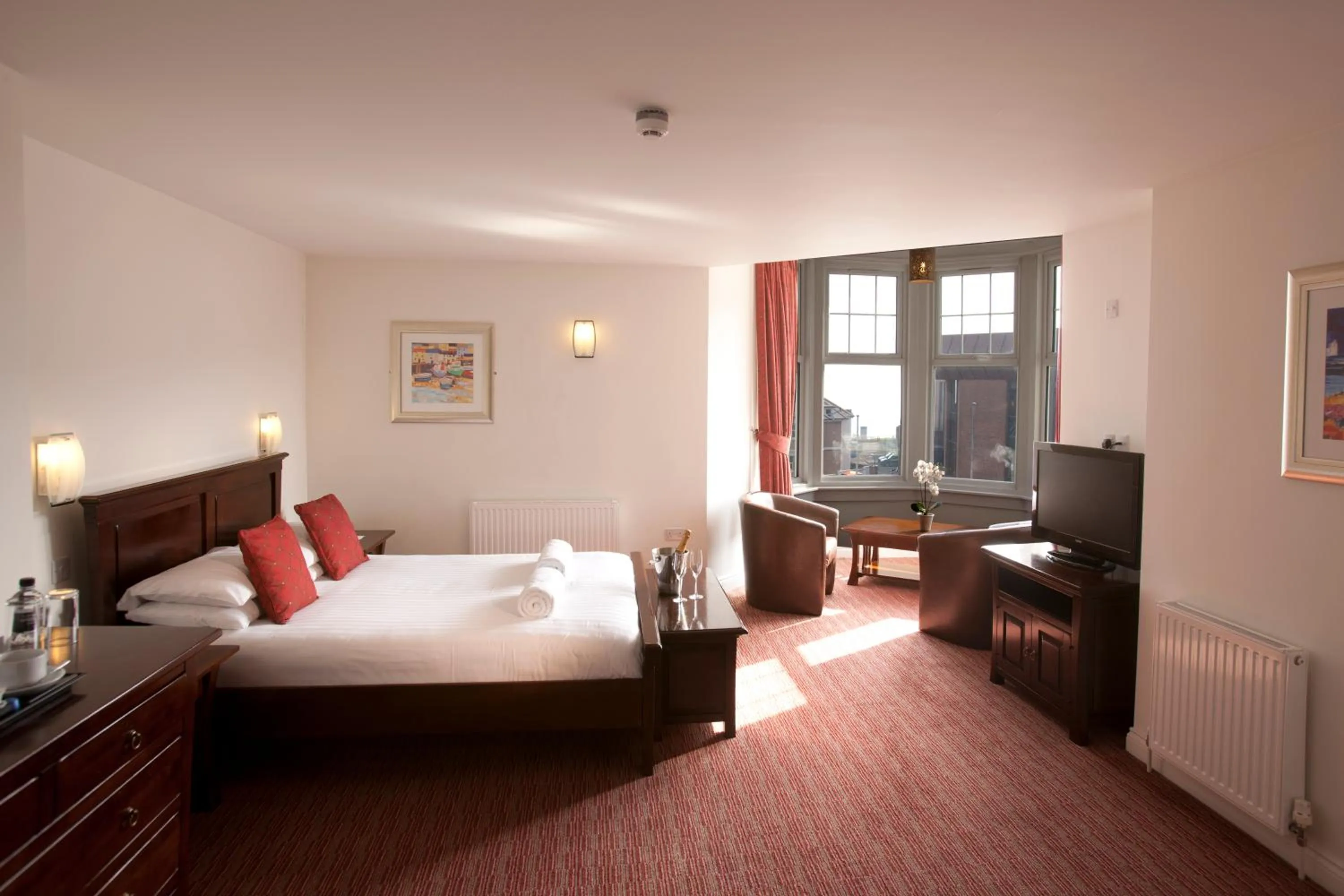 Photo of the whole room, Bed in Park Central Hotel