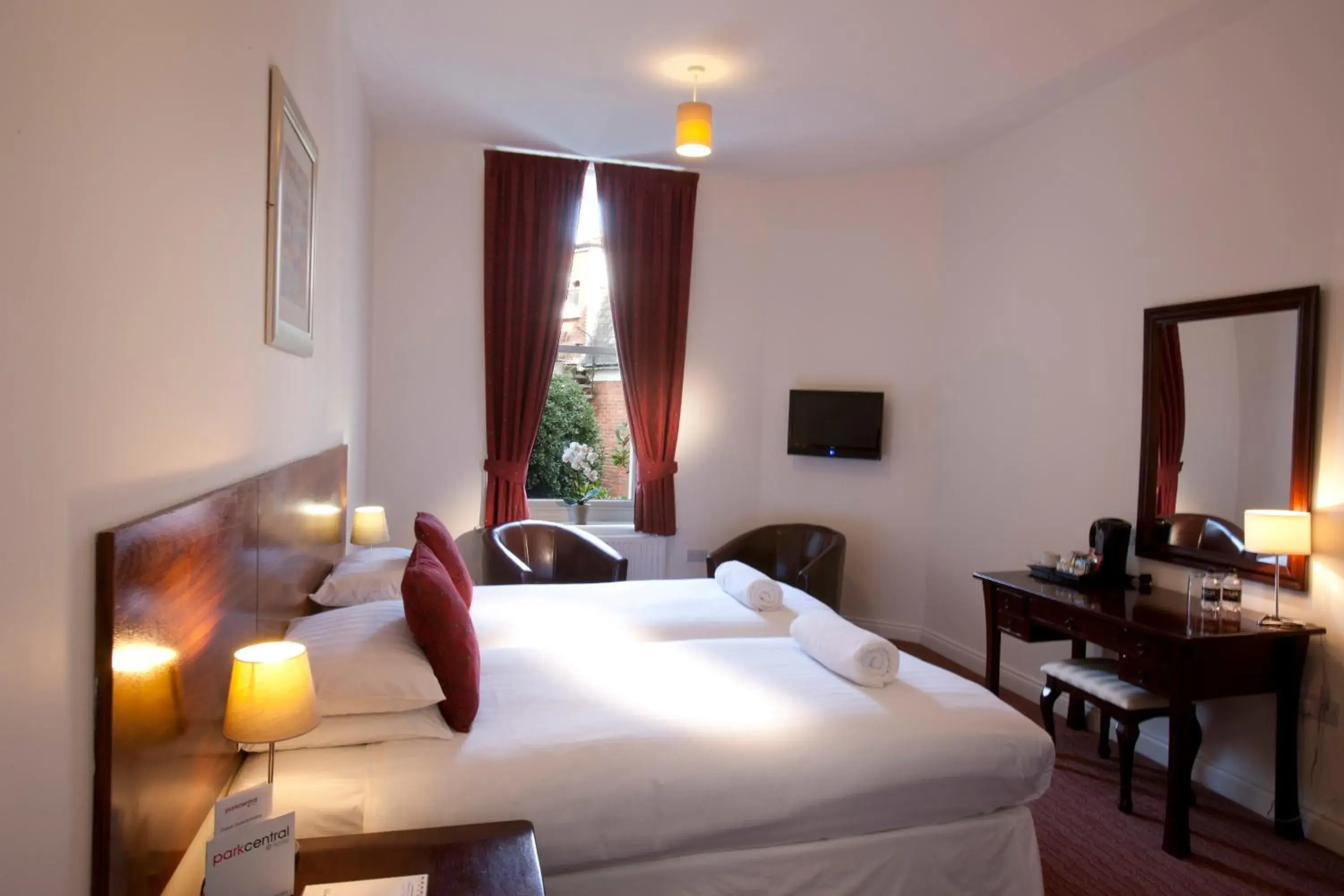 Photo of the whole room, Bed in Park Central Hotel Photo of the whole room, Bed in Park Central Hotel