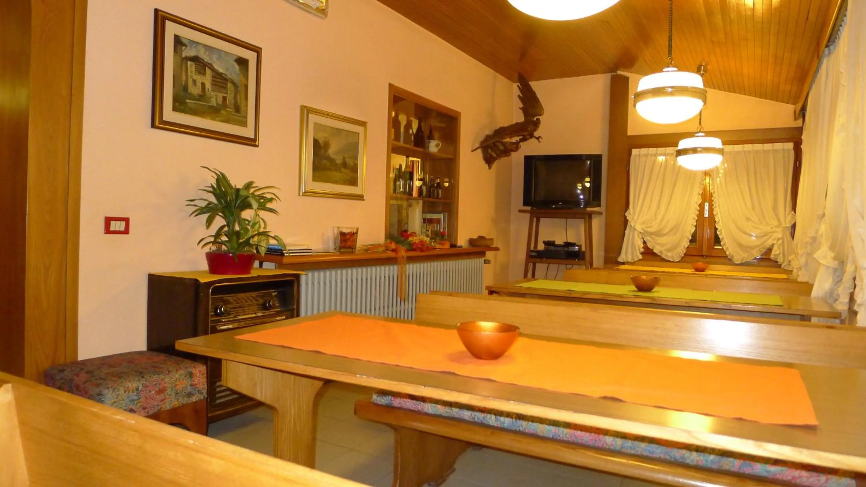 Communal lounge/ TV room in Hotel La Lanterna