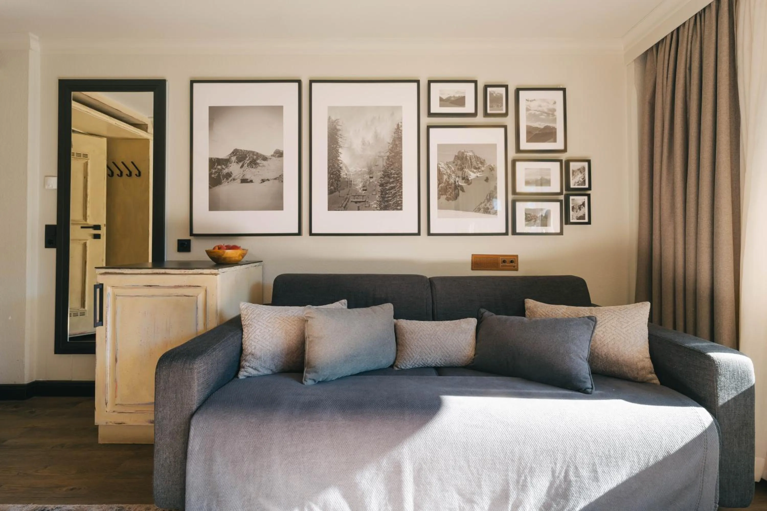 Living room, Bed in MONDI Hotel Axams